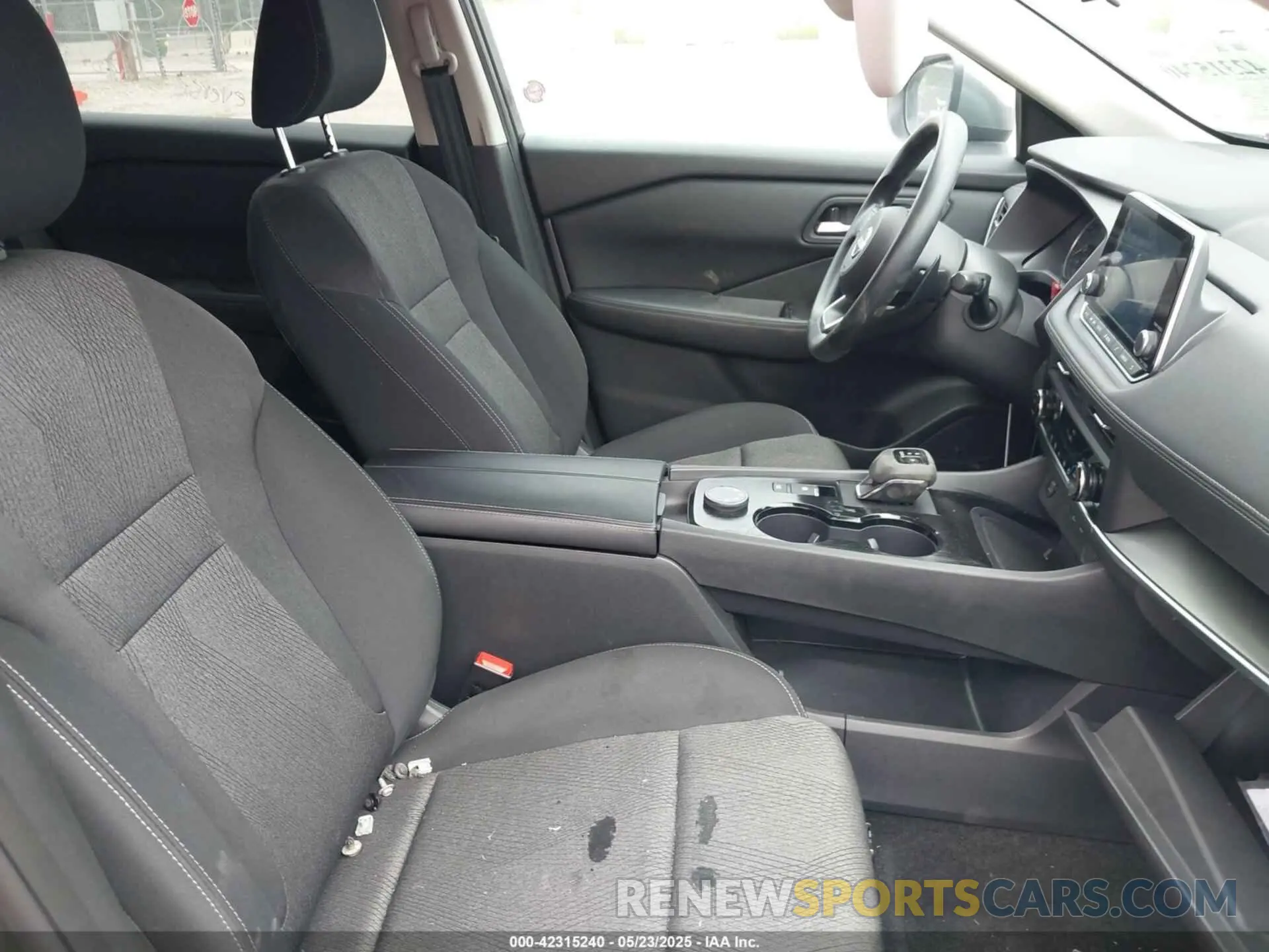 5 Photograph of a damaged car 5N1BT3BB3RC695923 NISSAN ROGUE 2024