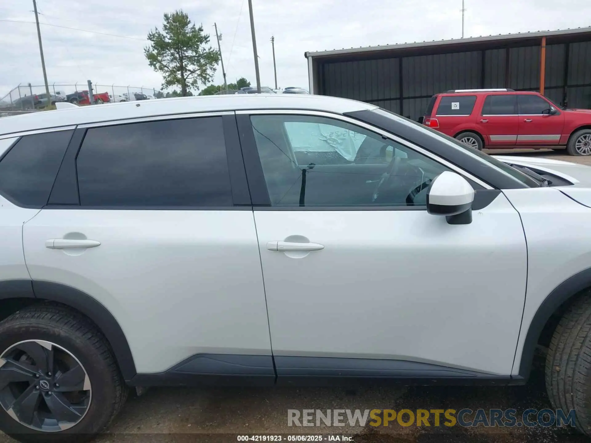 14 Photograph of a damaged car 5N1BT3BB4RC692397 NISSAN ROGUE 2024