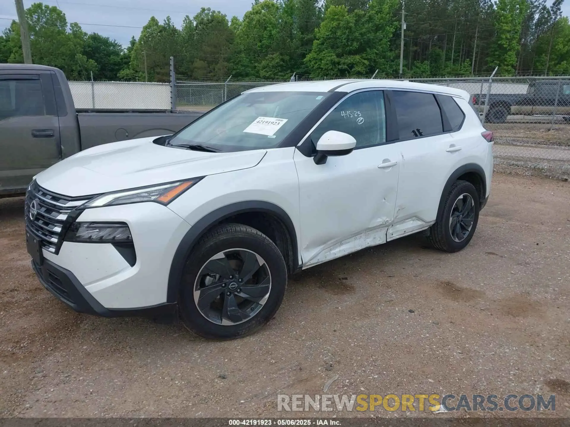 2 Photograph of a damaged car 5N1BT3BB4RC692397 NISSAN ROGUE 2024