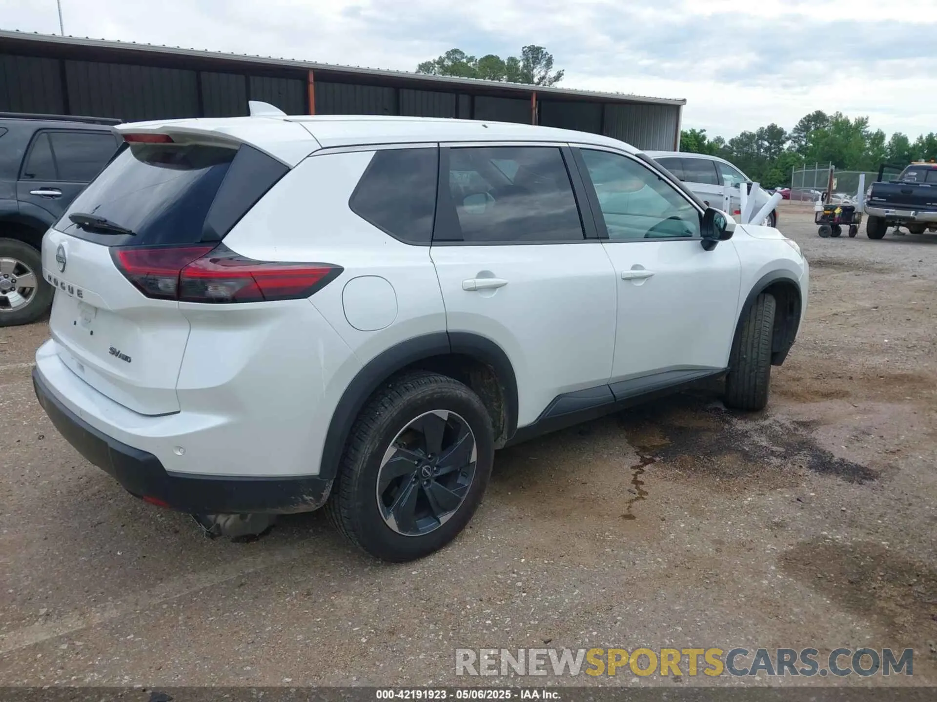 4 Photograph of a damaged car 5N1BT3BB4RC692397 NISSAN ROGUE 2024