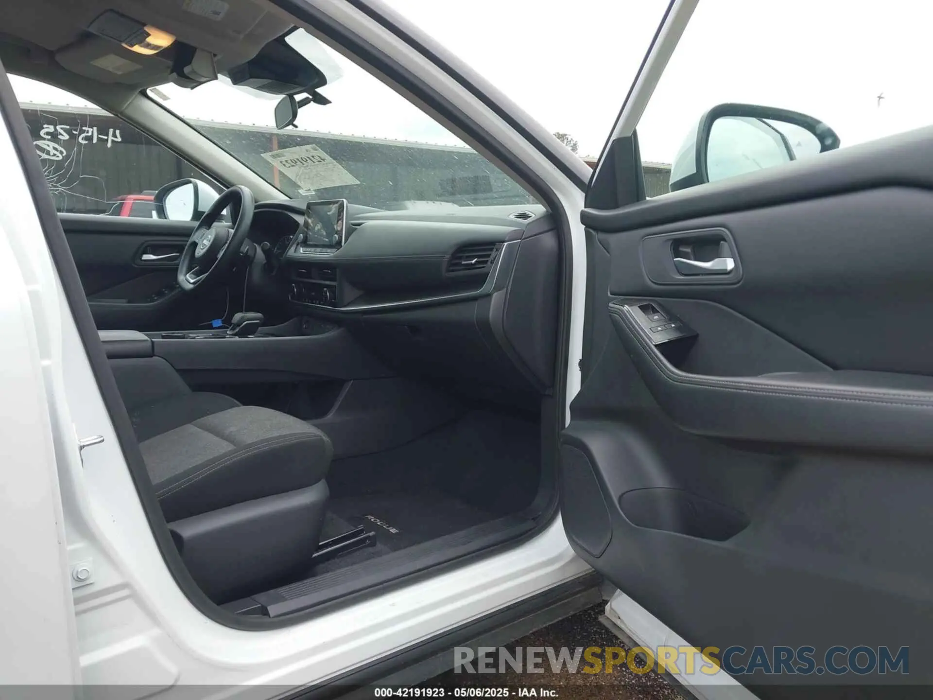 5 Photograph of a damaged car 5N1BT3BB4RC692397 NISSAN ROGUE 2024