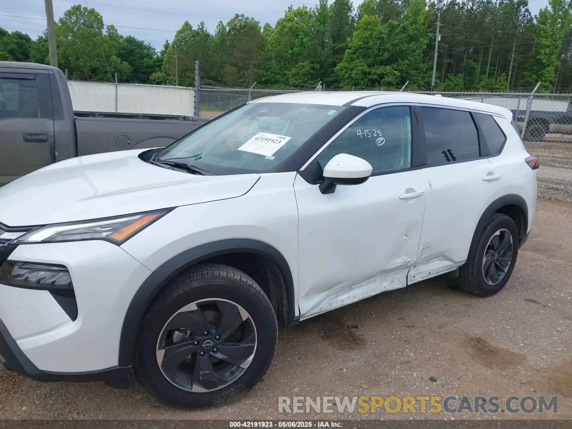 6 Photograph of a damaged car 5N1BT3BB4RC692397 NISSAN ROGUE 2024