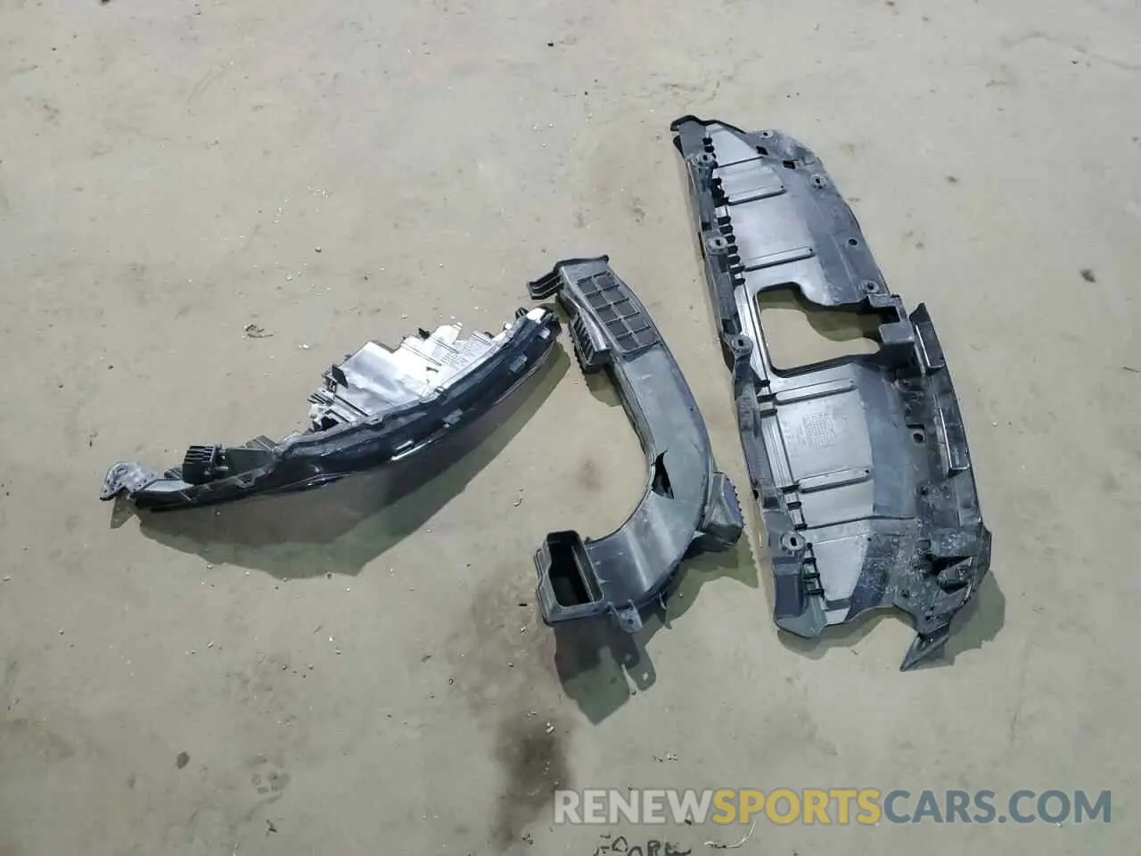 13 Photograph of a damaged car 5N1BT3BB5RC683353 NISSAN ROGUE 2024