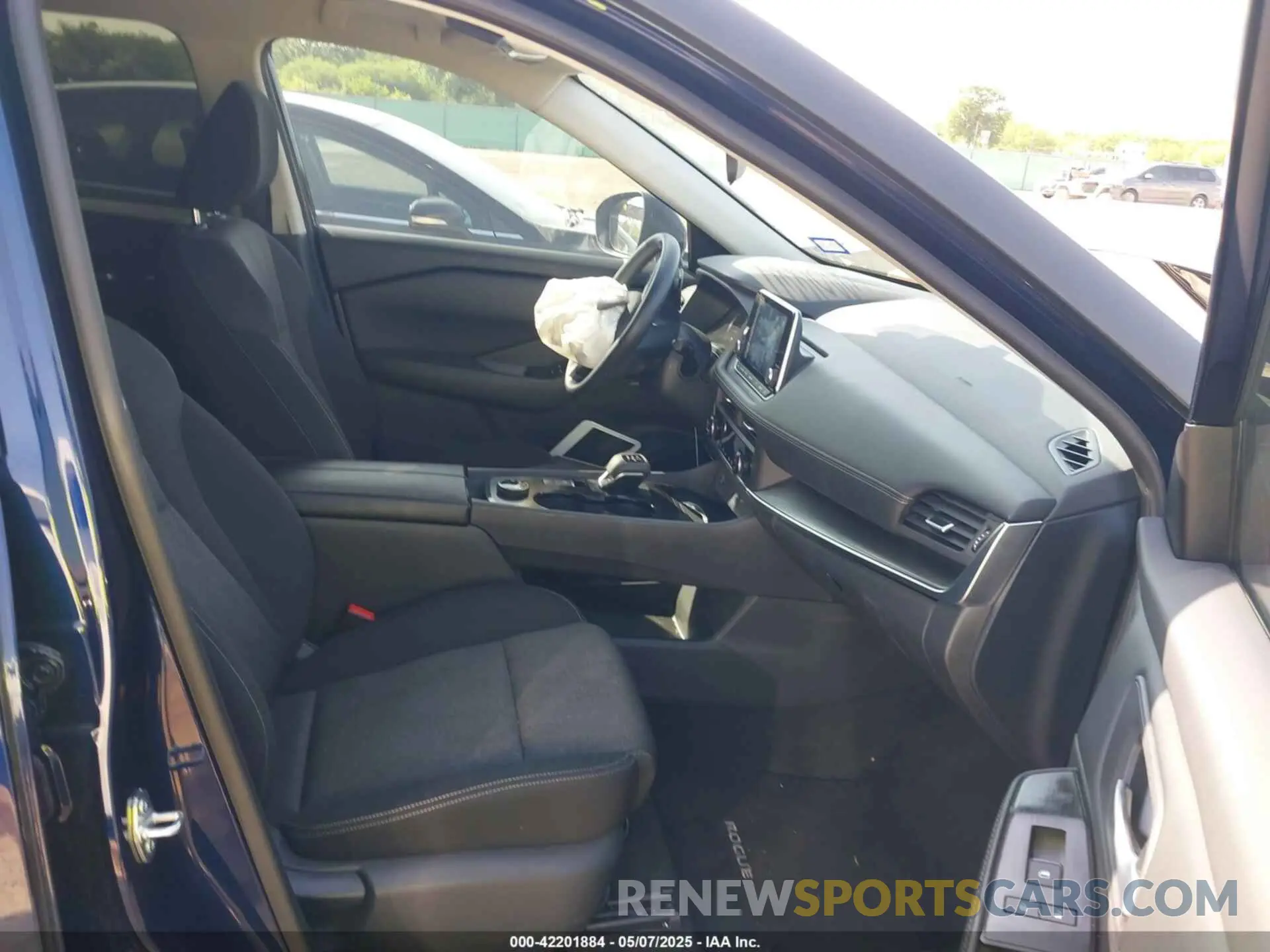 5 Photograph of a damaged car 5N1BT3BB8RC690538 NISSAN ROGUE 2024