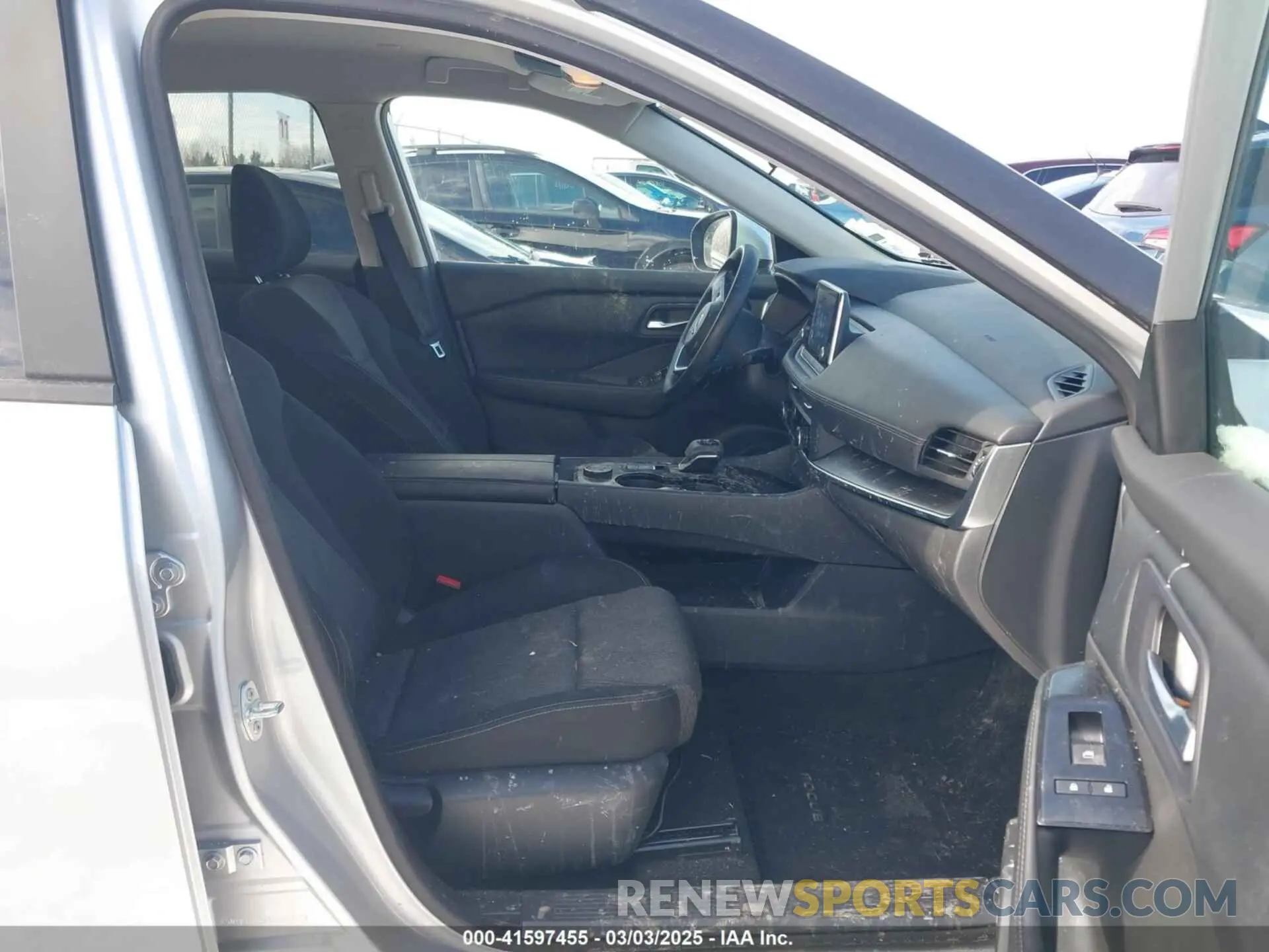 5 Photograph of a damaged car 5N1BT3BB8RC690765 NISSAN ROGUE 2024