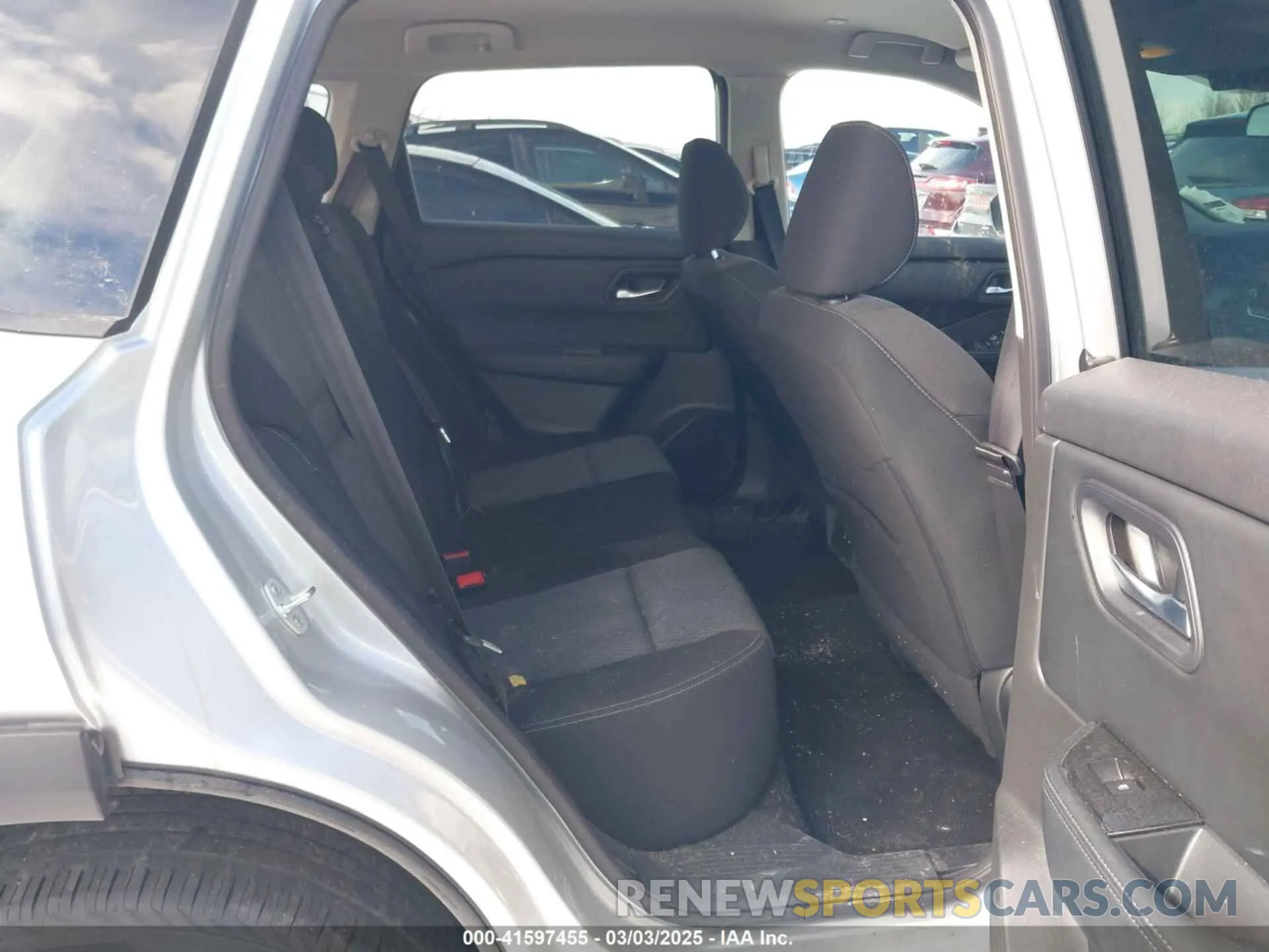 8 Photograph of a damaged car 5N1BT3BB8RC690765 NISSAN ROGUE 2024