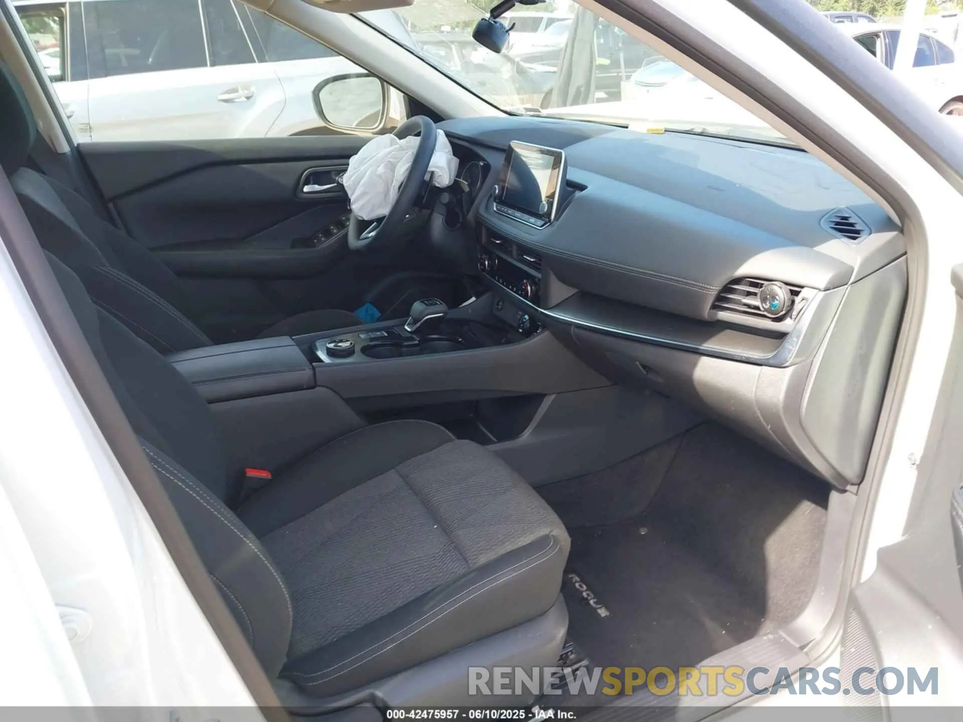 5 Photograph of a damaged car 5N1BT3BB8RC752861 NISSAN ROGUE 2024