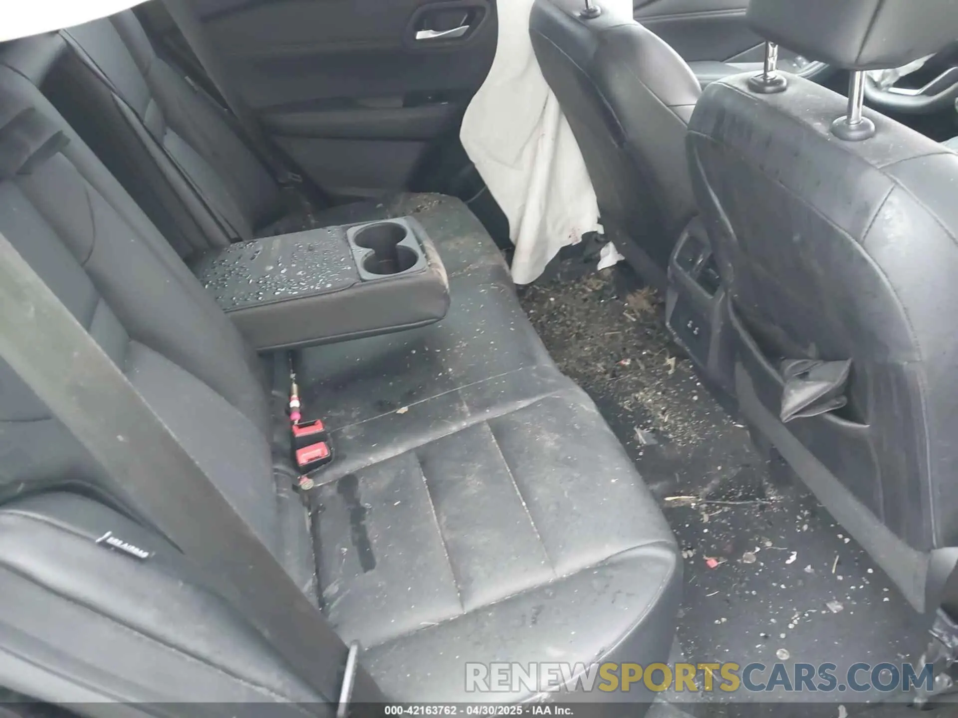 8 Photograph of a damaged car 5N1BT3BB9RC738547 NISSAN ROGUE 2024