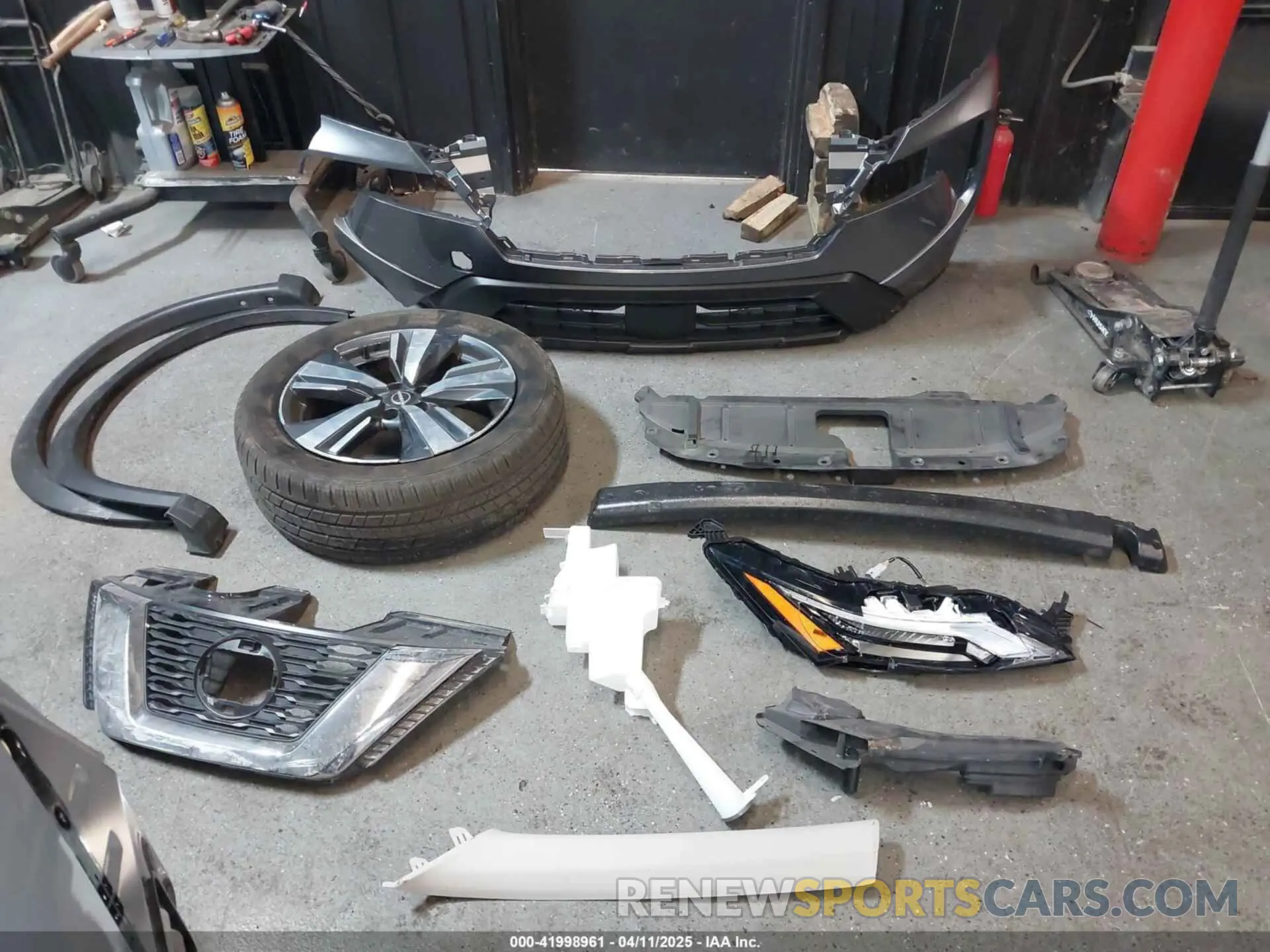 12 Photograph of a damaged car 5N1BT3CB7RC685572 NISSAN ROGUE 2024
