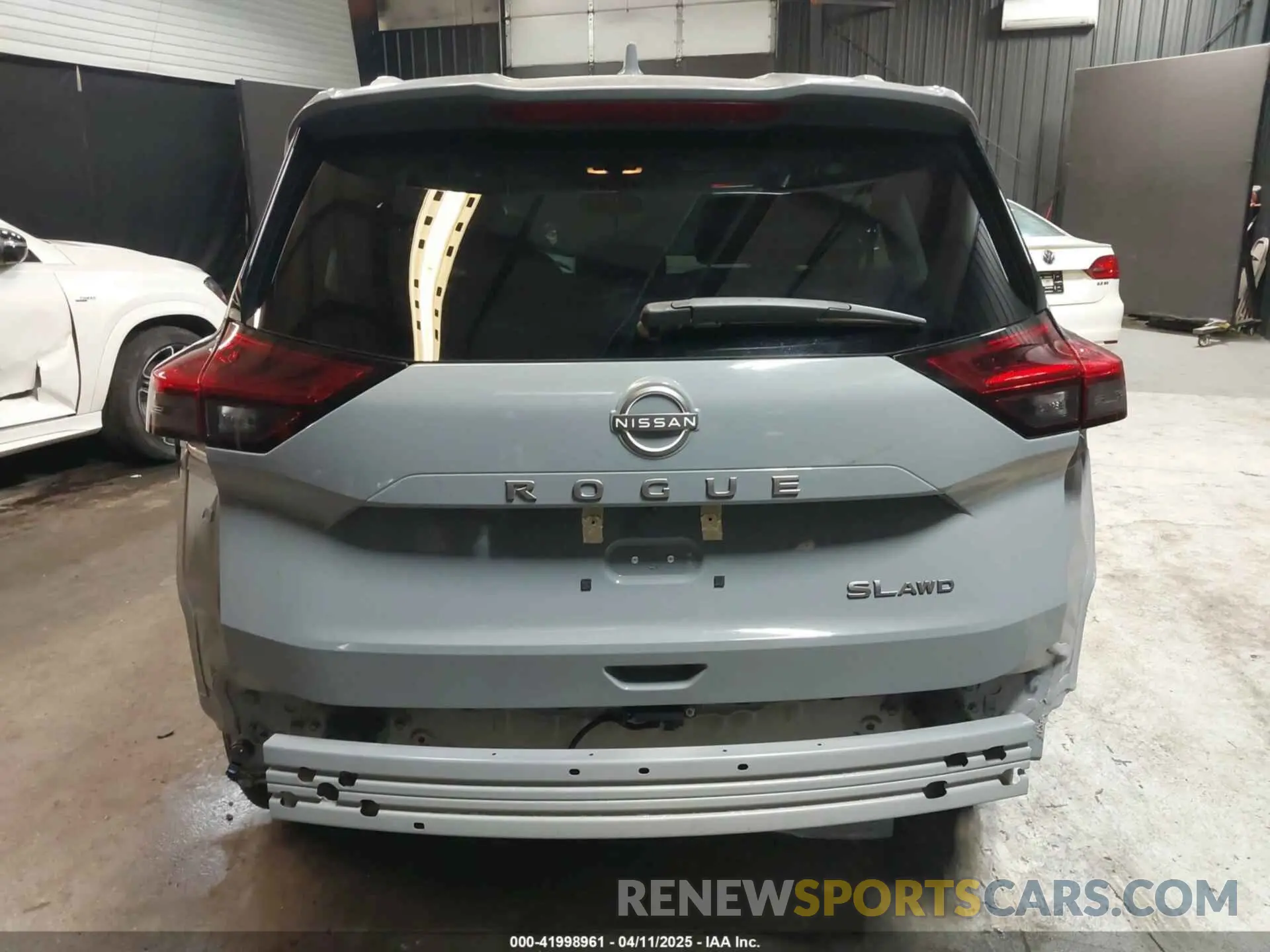 17 Photograph of a damaged car 5N1BT3CB7RC685572 NISSAN ROGUE 2024