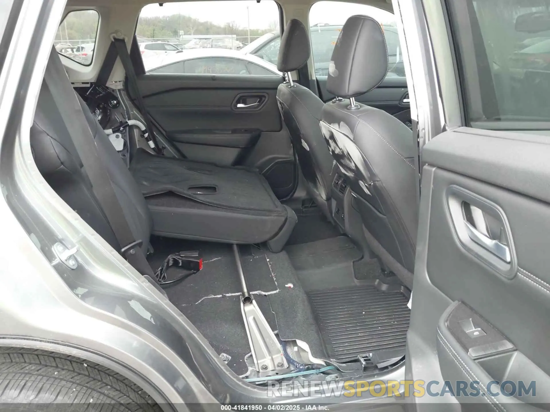 8 Photograph of a damaged car 5N1BT3CB8RC720197 NISSAN ROGUE 2024