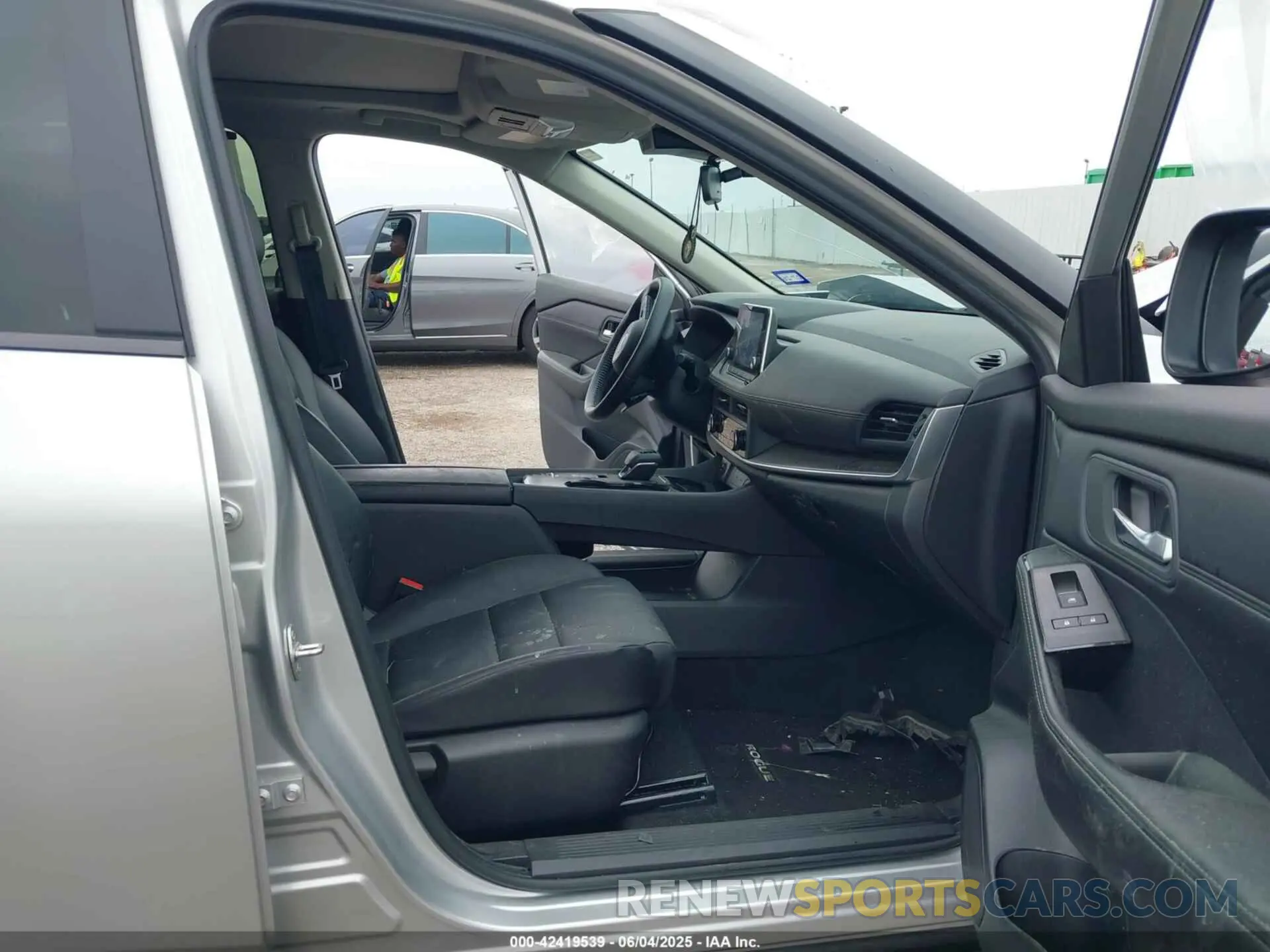 5 Photograph of a damaged car JN8BT3BA8RW357061 NISSAN ROGUE 2024
