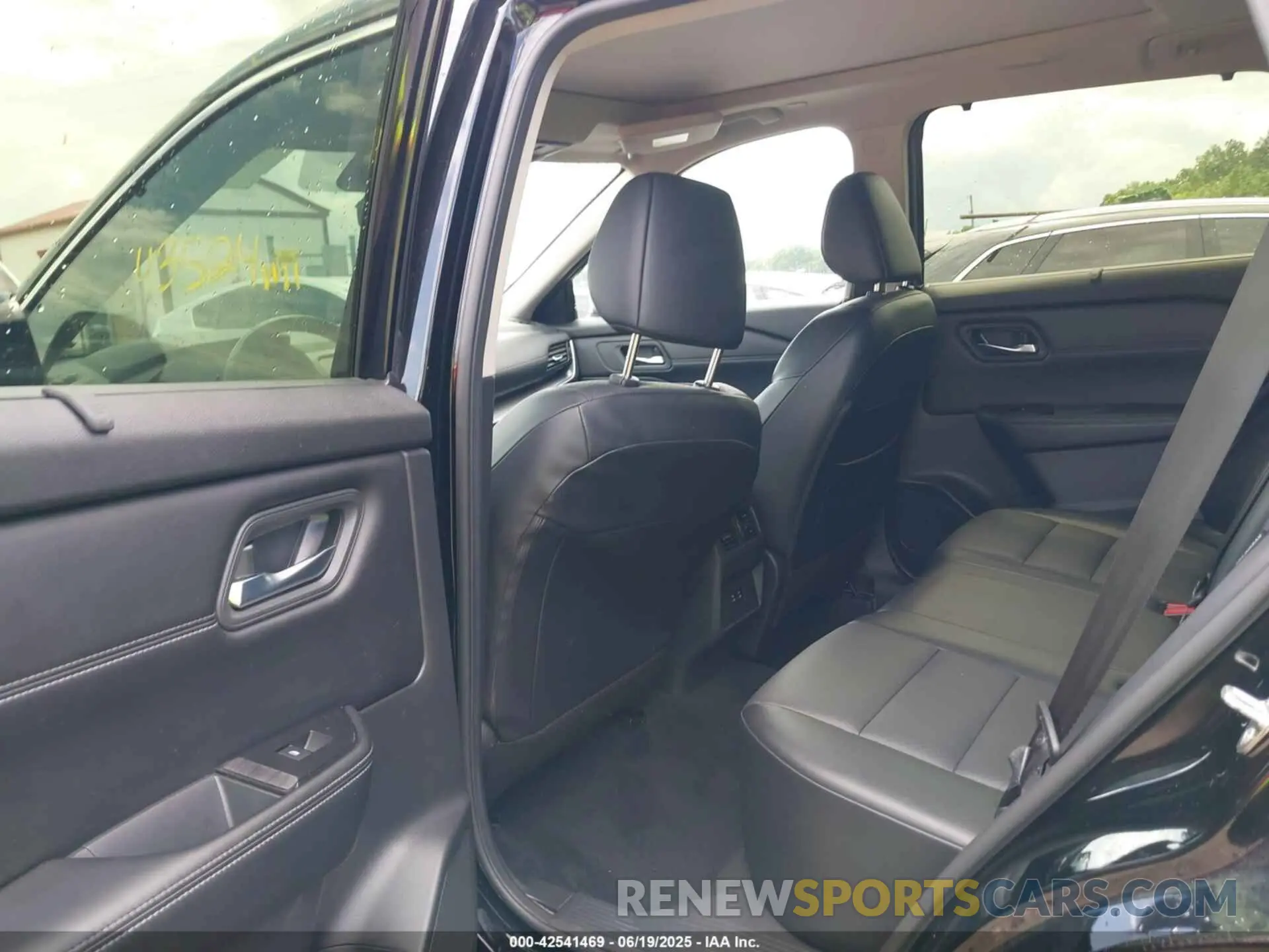 8 Photograph of a damaged car JN8BT3BB0RW426415 NISSAN ROGUE 2024