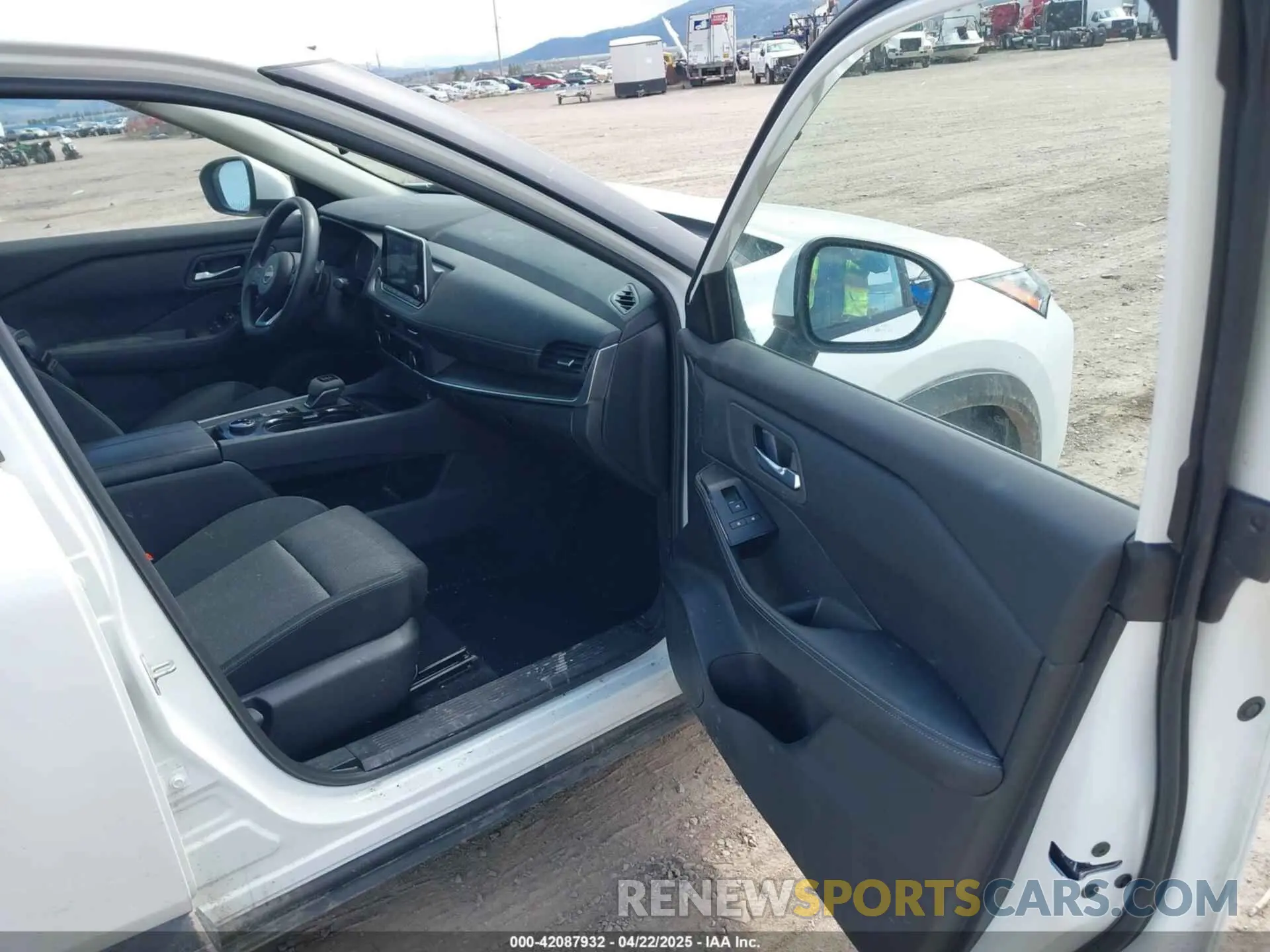 5 Photograph of a damaged car JN8BT3BB1RW184167 NISSAN ROGUE 2024