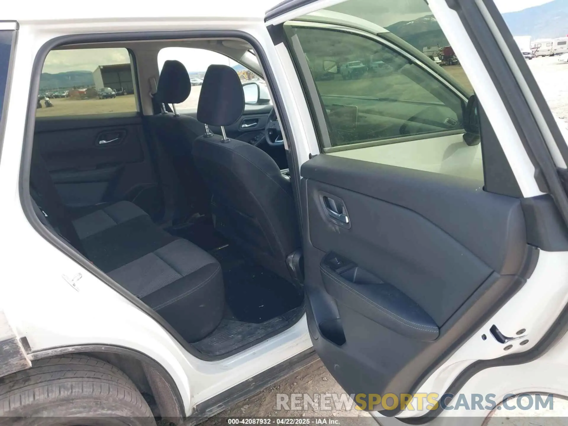 8 Photograph of a damaged car JN8BT3BB1RW184167 NISSAN ROGUE 2024