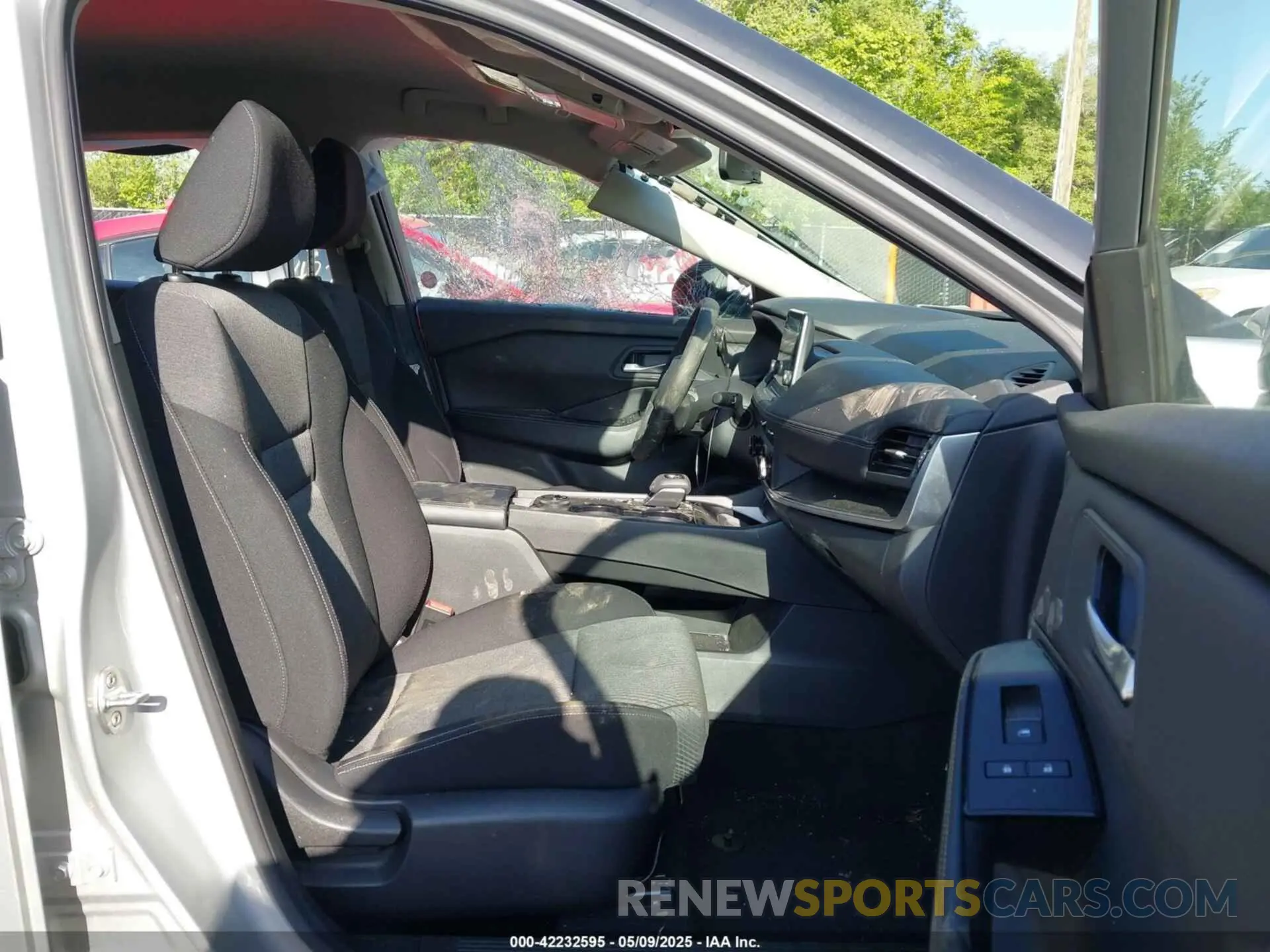 5 Photograph of a damaged car JN8BT3BB5RW425437 NISSAN ROGUE 2024