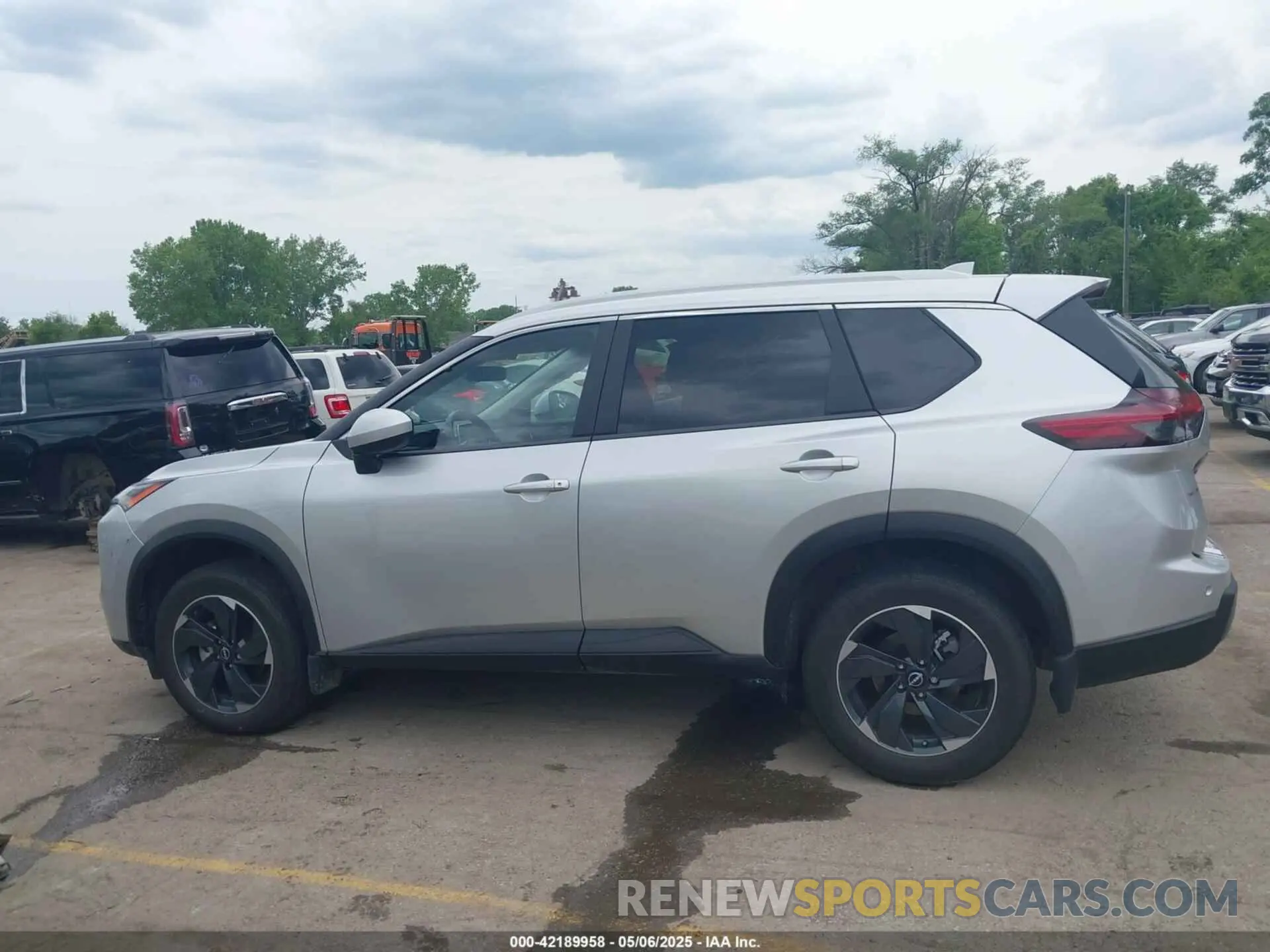 14 Photograph of a damaged car JN8BT3BB7RW434916 NISSAN ROGUE 2024