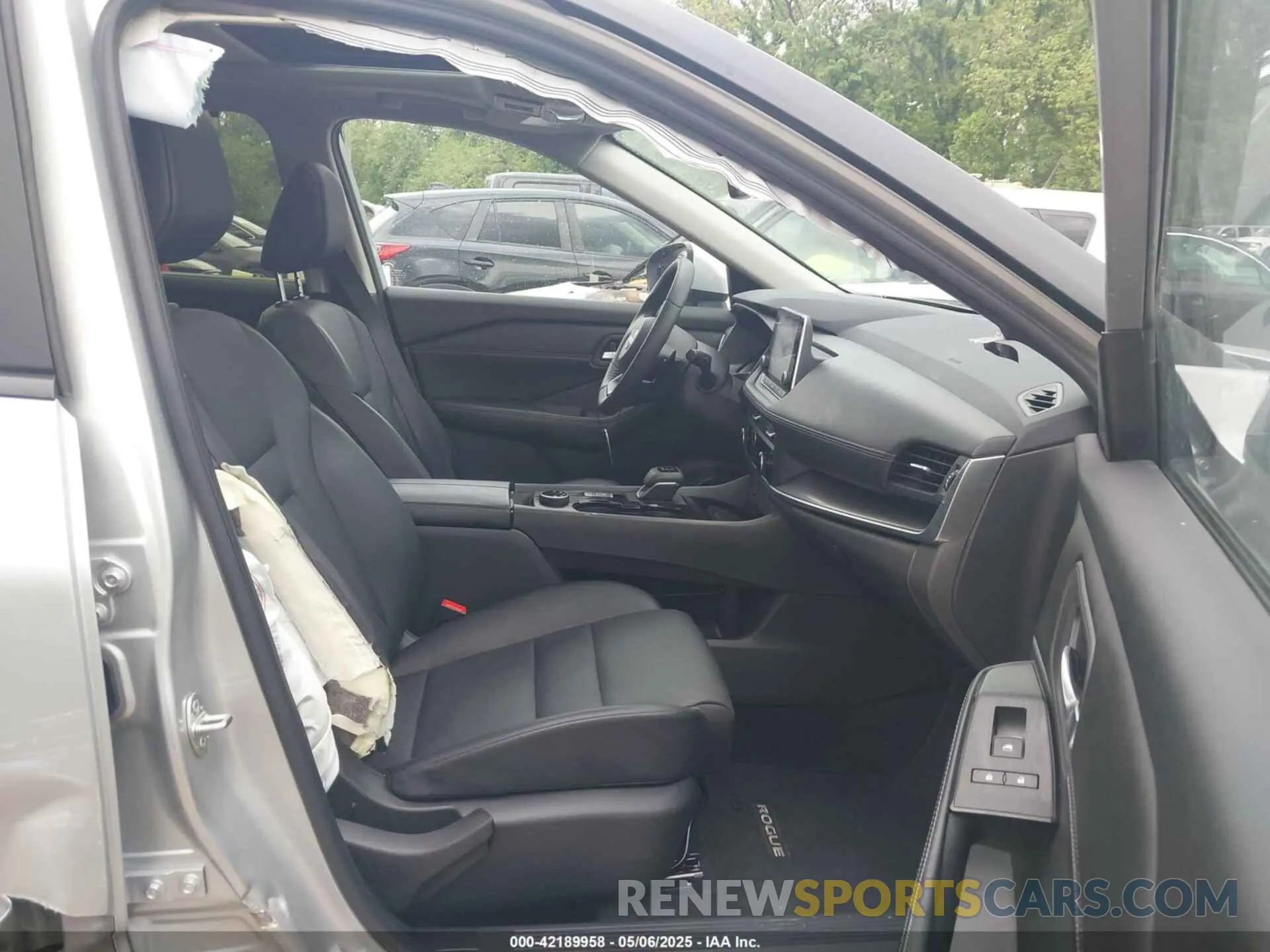 5 Photograph of a damaged car JN8BT3BB7RW434916 NISSAN ROGUE 2024