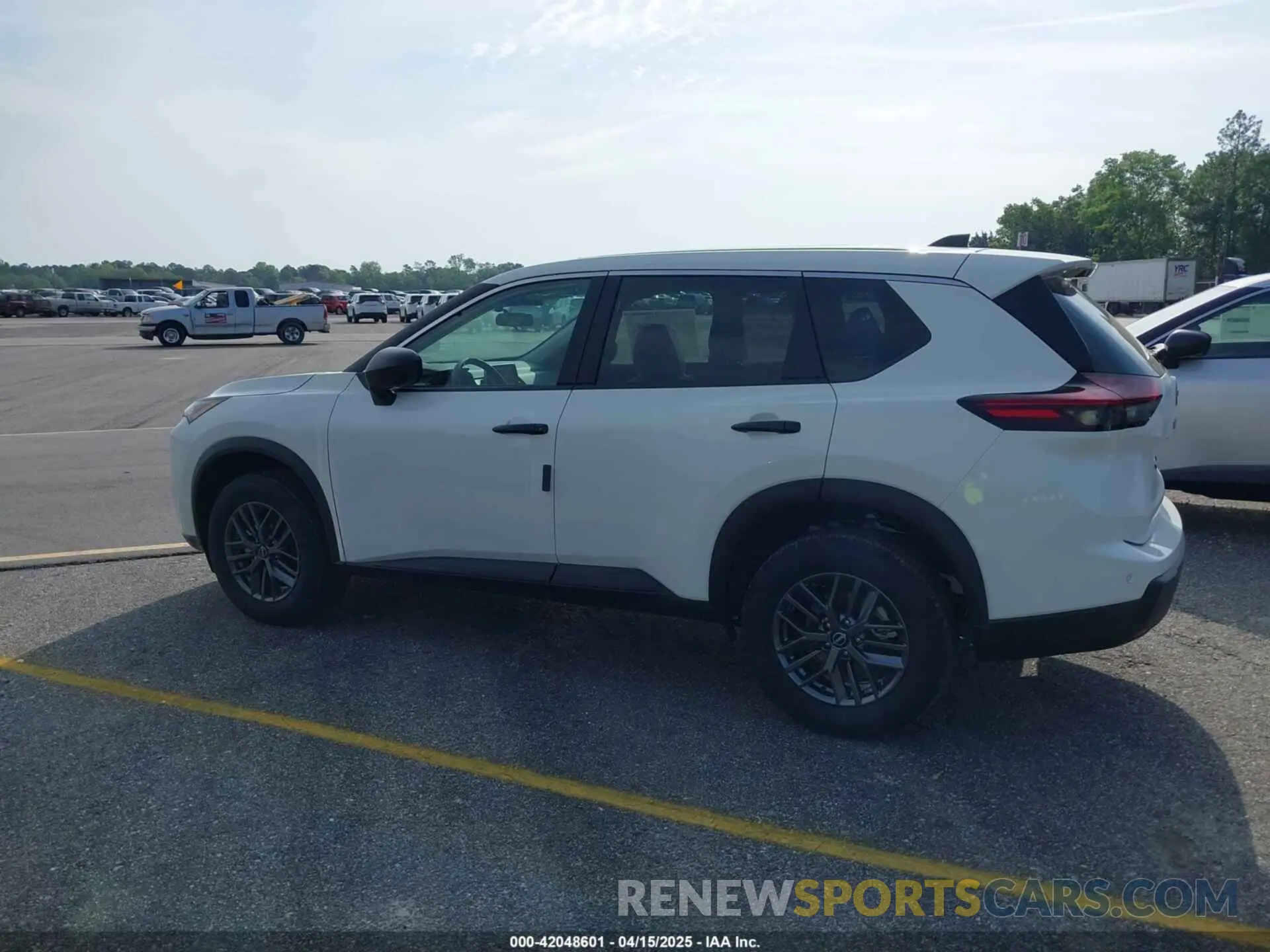 14 Photograph of a damaged car 5N1BT3AA1SC846157 NISSAN ROGUE 2025