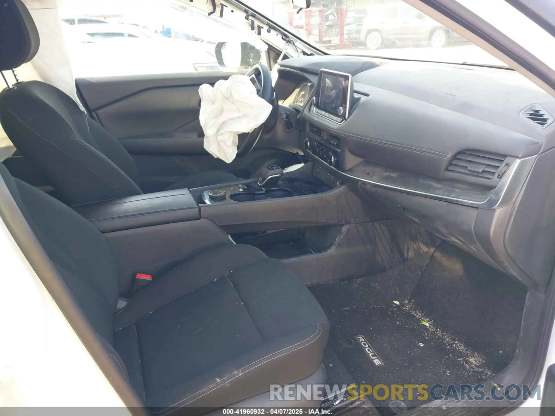 5 Photograph of a damaged car 5N1BT3AB4SC777425 NISSAN ROGUE 2025