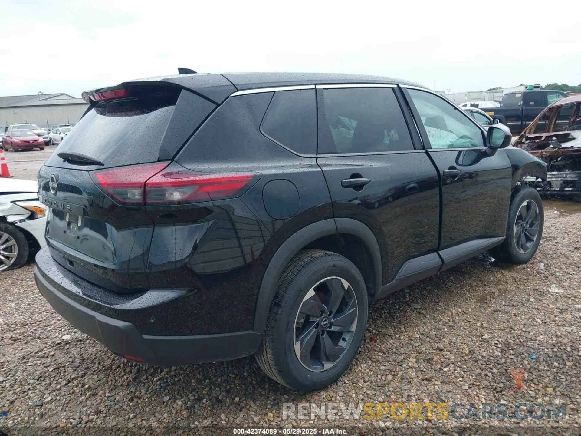 4 Photograph of a damaged car 5N1BT3BA0SC774916 NISSAN ROGUE 2025