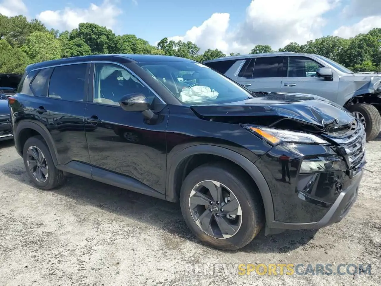 4 Photograph of a damaged car 5N1BT3BA3SC811554 NISSAN ROGUE 2025