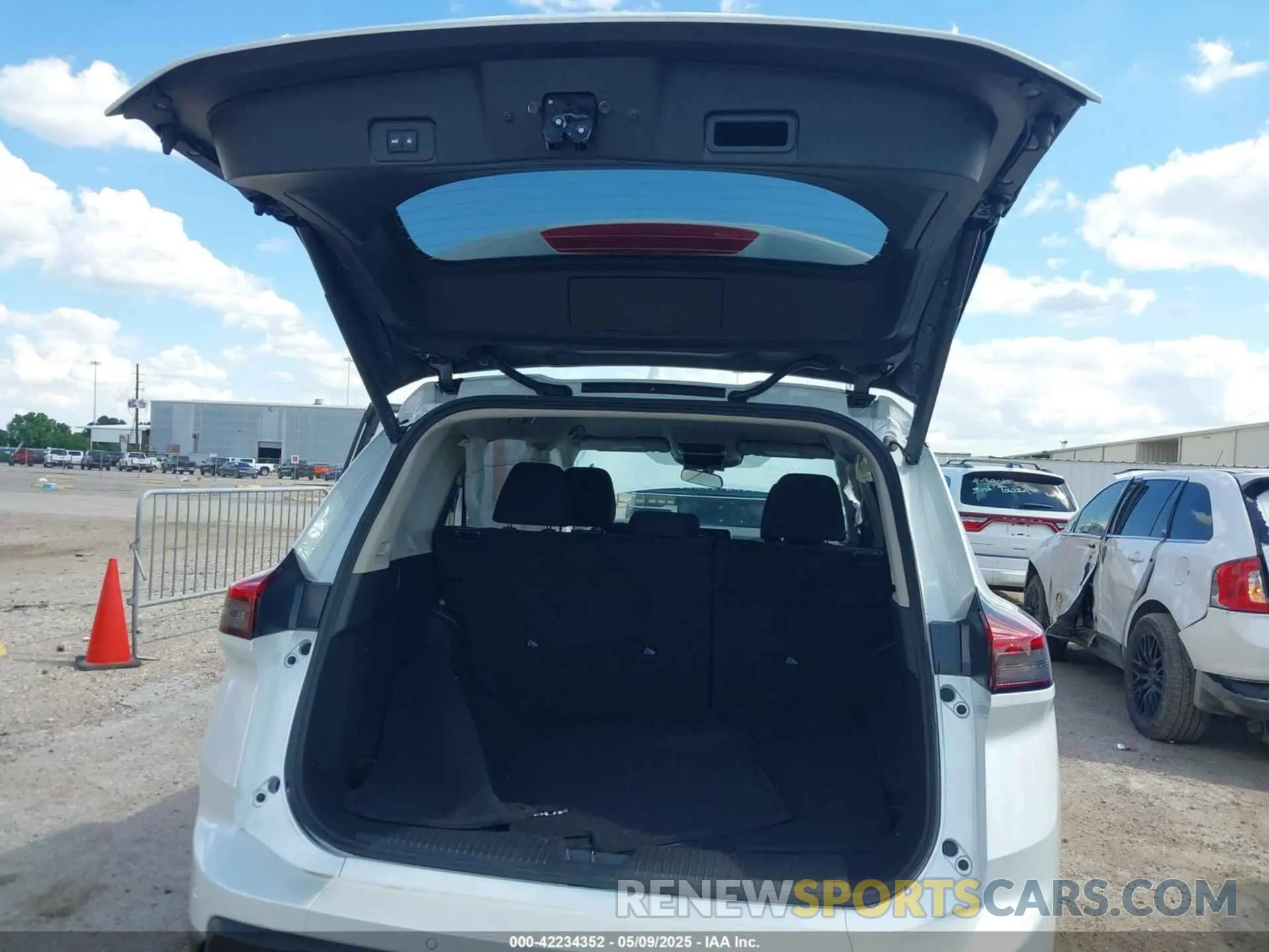 17 Photograph of a damaged car 5N1BT3BA5SC828212 NISSAN ROGUE 2025