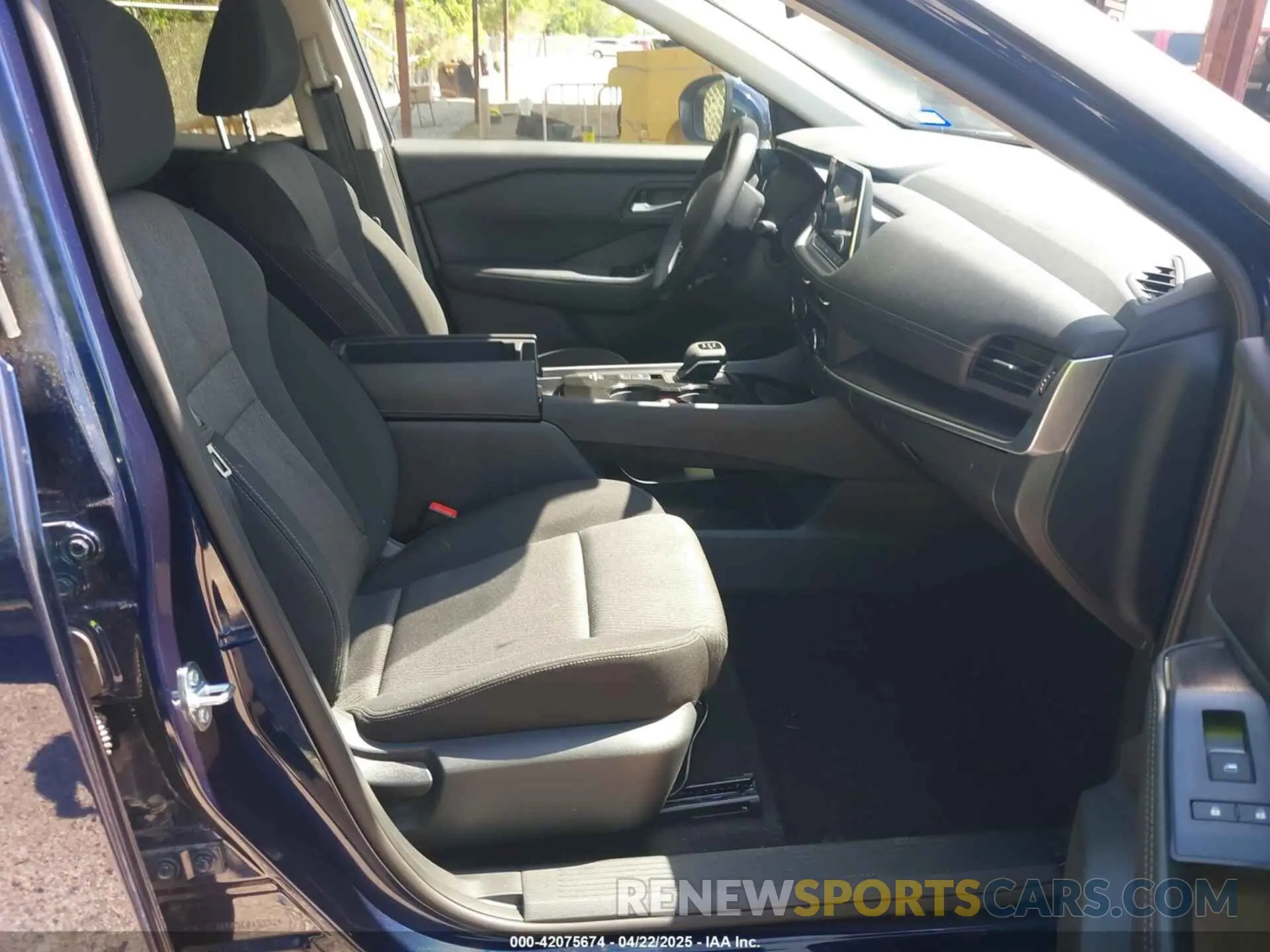 5 Photograph of a damaged car 5N1BT3BA8SC815552 NISSAN ROGUE 2025