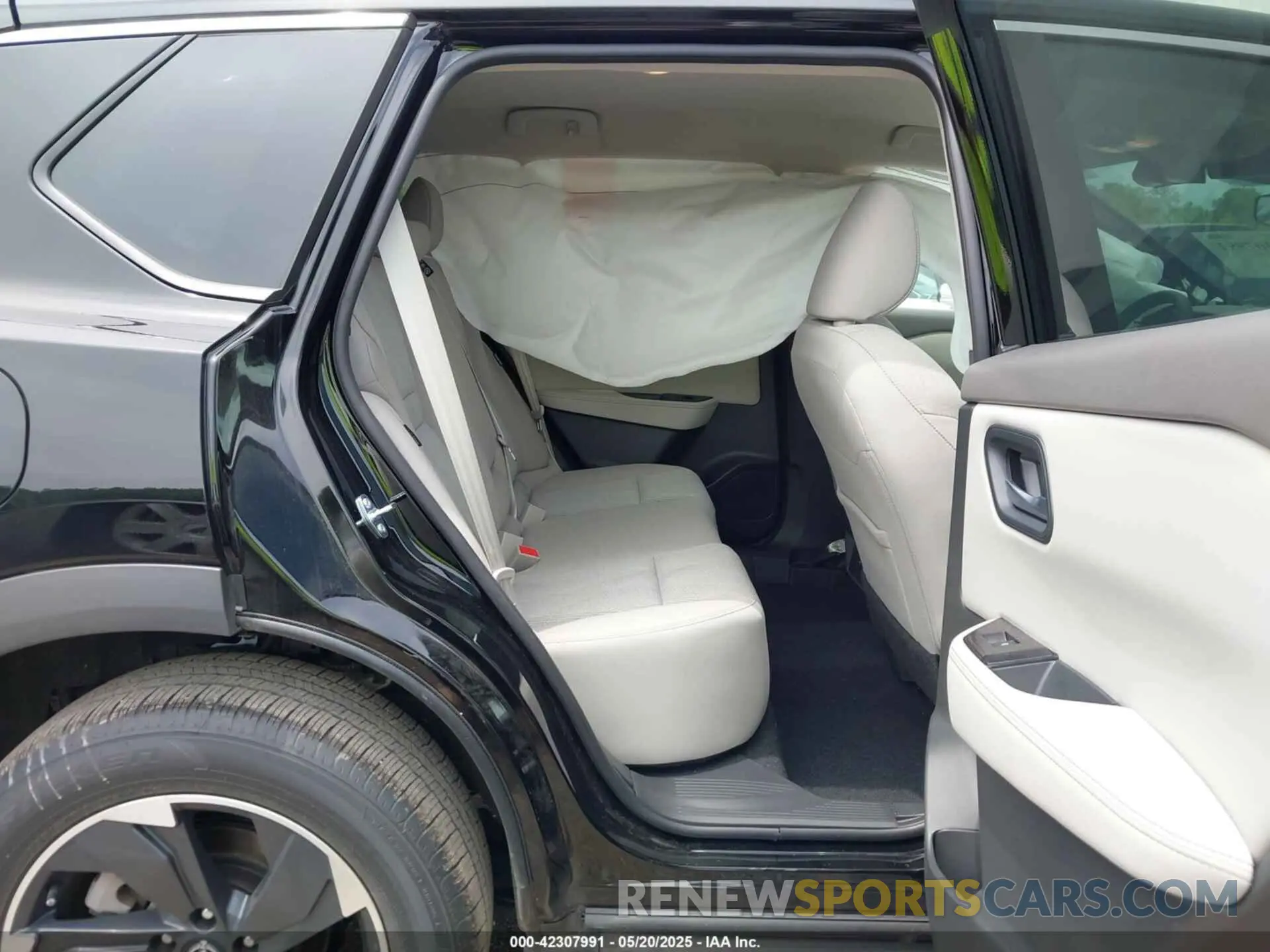 8 Photograph of a damaged car 5N1BT3BA9SC803930 NISSAN ROGUE 2025