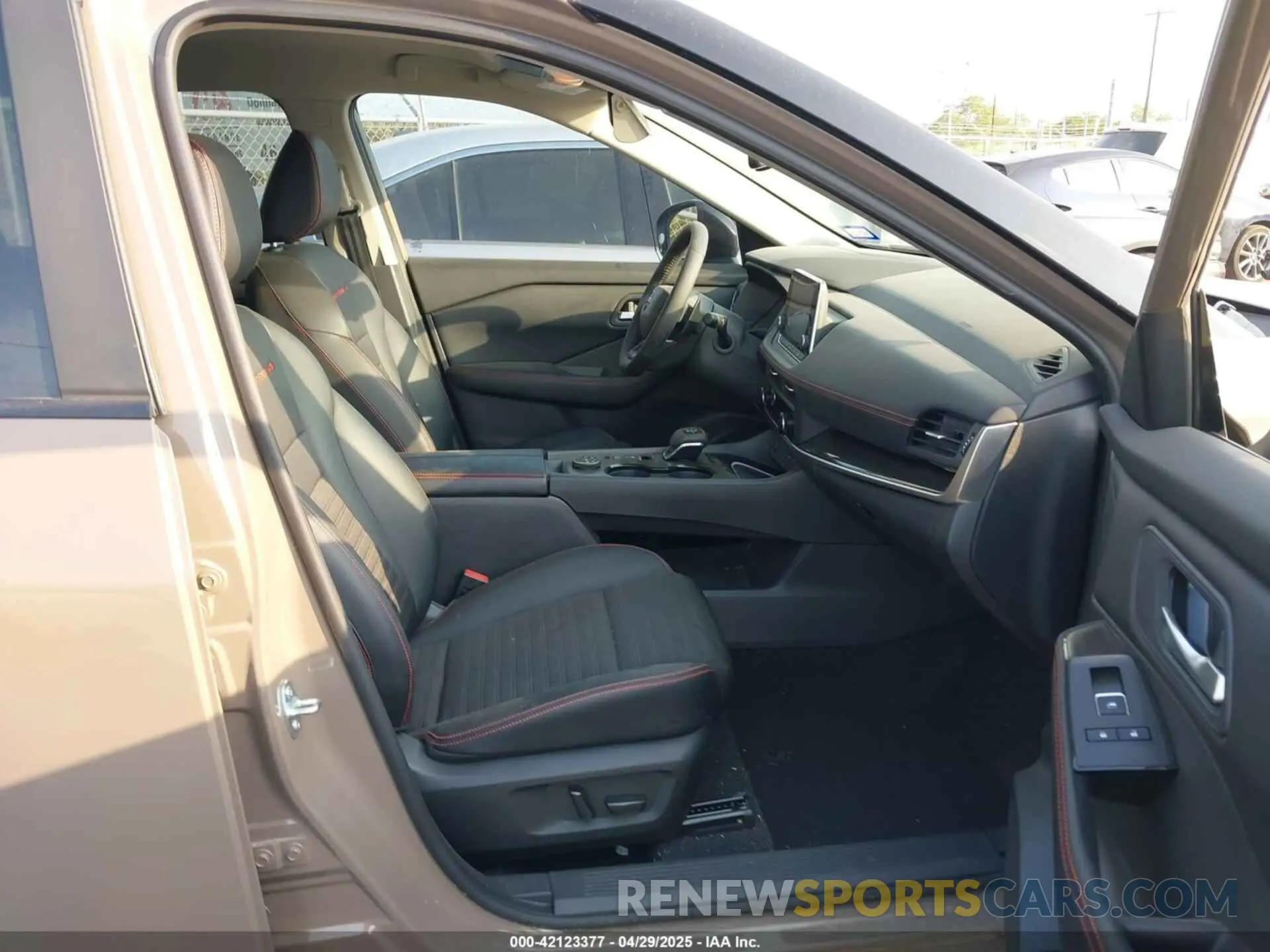 5 Photograph of a damaged car 5N1BT3BB0SC789439 NISSAN ROGUE 2025