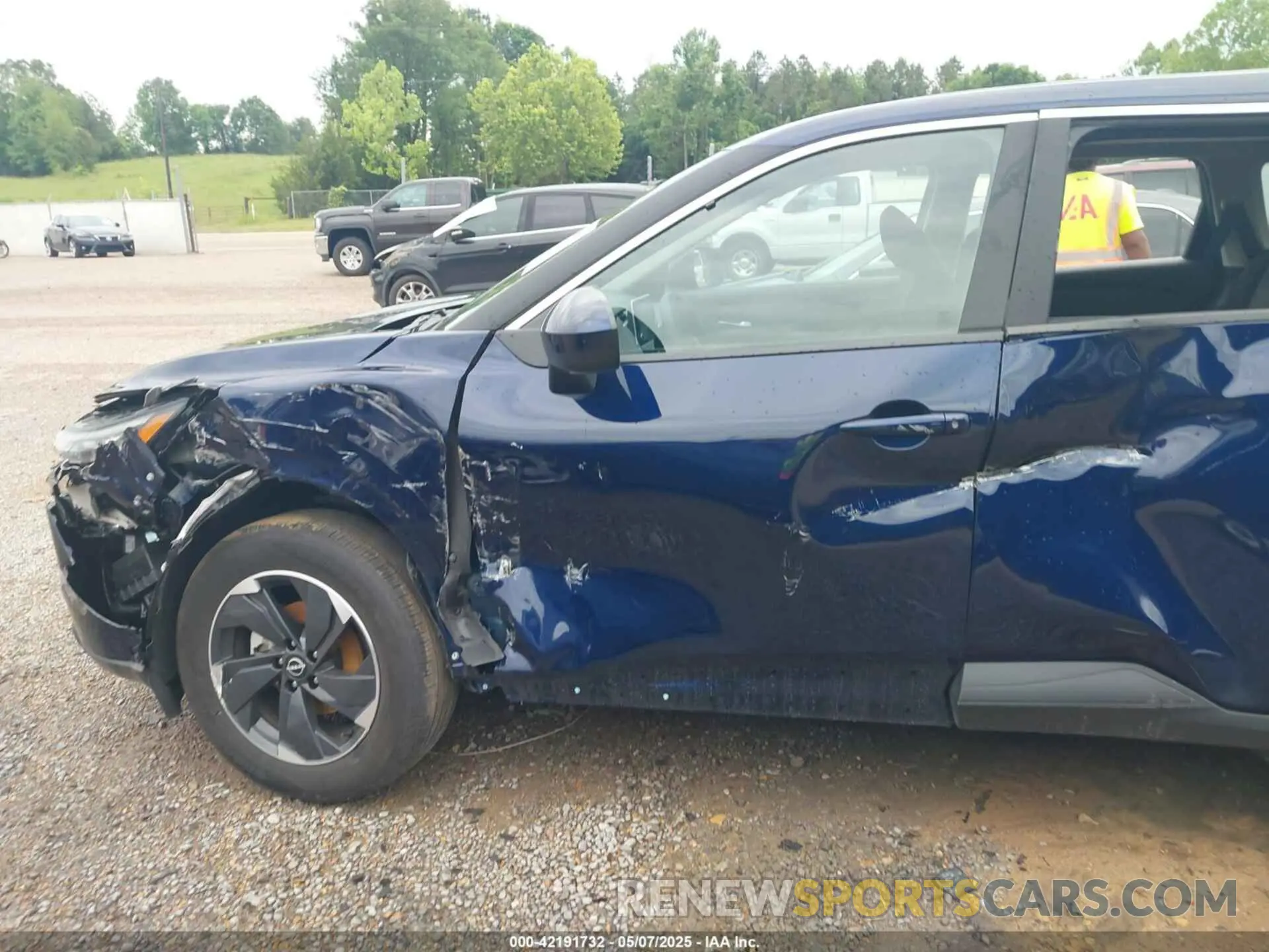 17 Photograph of a damaged car 5N1BT3BB2SC782704 NISSAN ROGUE 2025