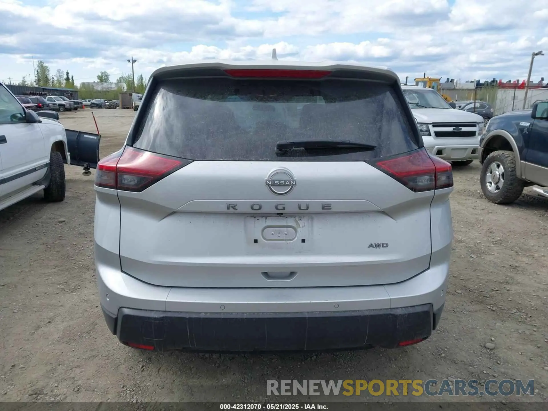 16 Photograph of a damaged car 5N1BT3BB2SC807603 NISSAN ROGUE 2025