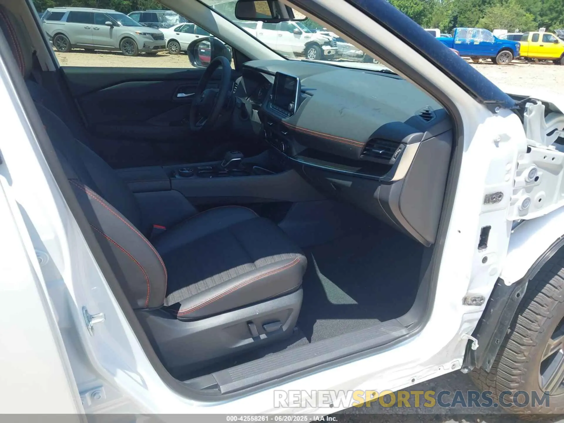 5 Photograph of a damaged car 5N1BT3BB3SC794621 NISSAN ROGUE 2025