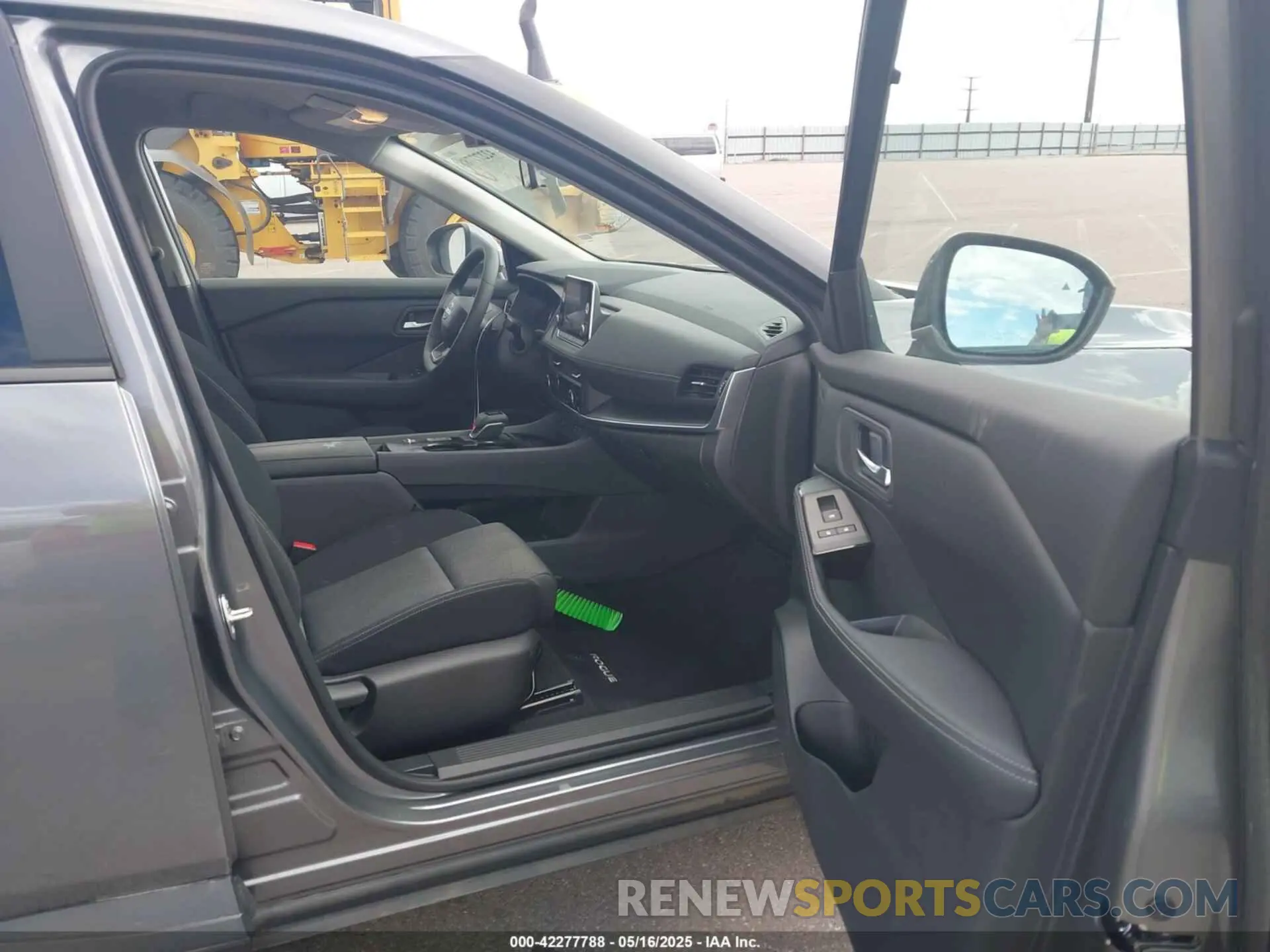 14 Photograph of a damaged car JN8BT3BA4SW343924 NISSAN ROGUE 2025