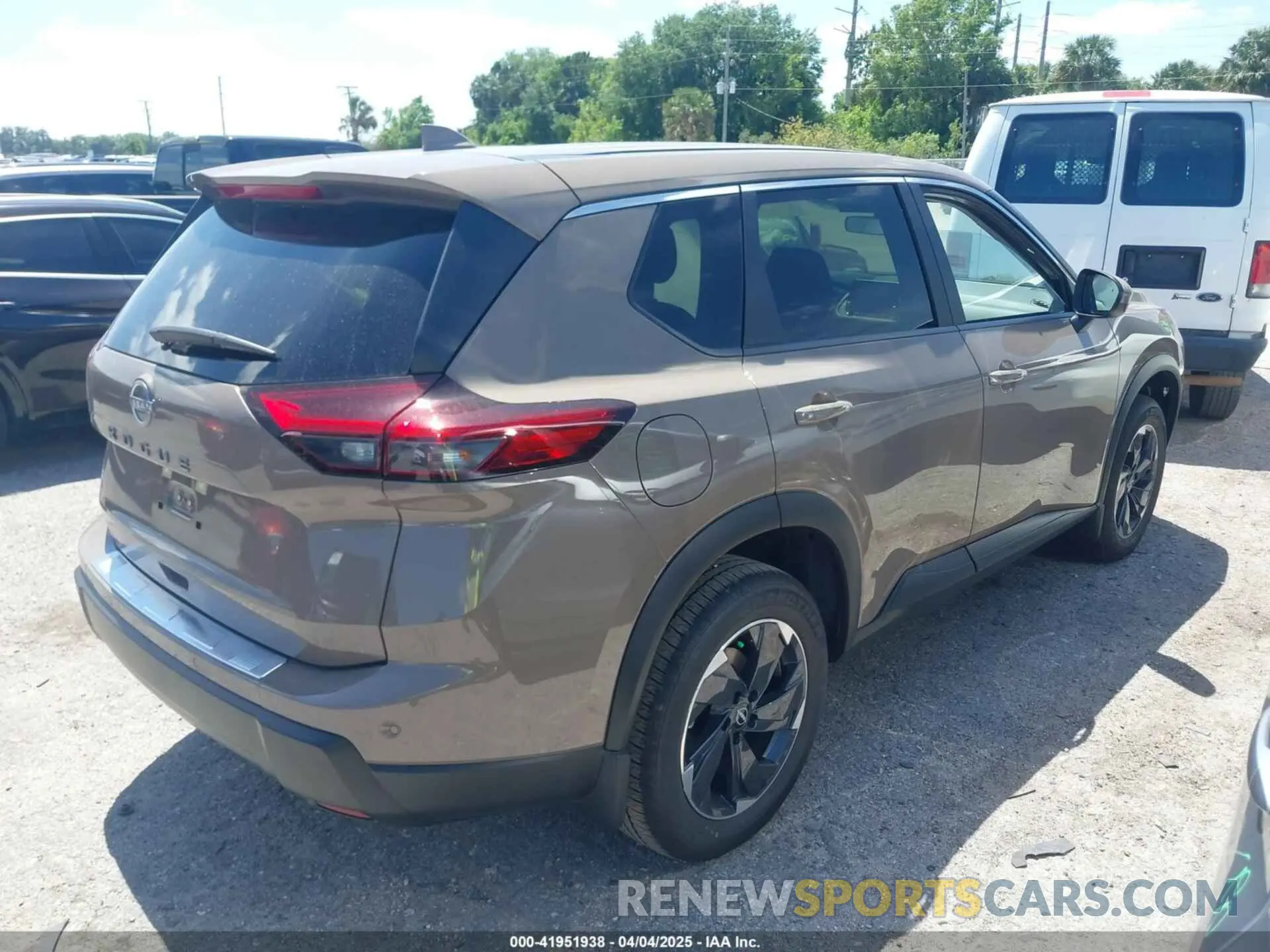 4 Photograph of a damaged car JN8BT3BA6SW003609 NISSAN ROGUE 2025