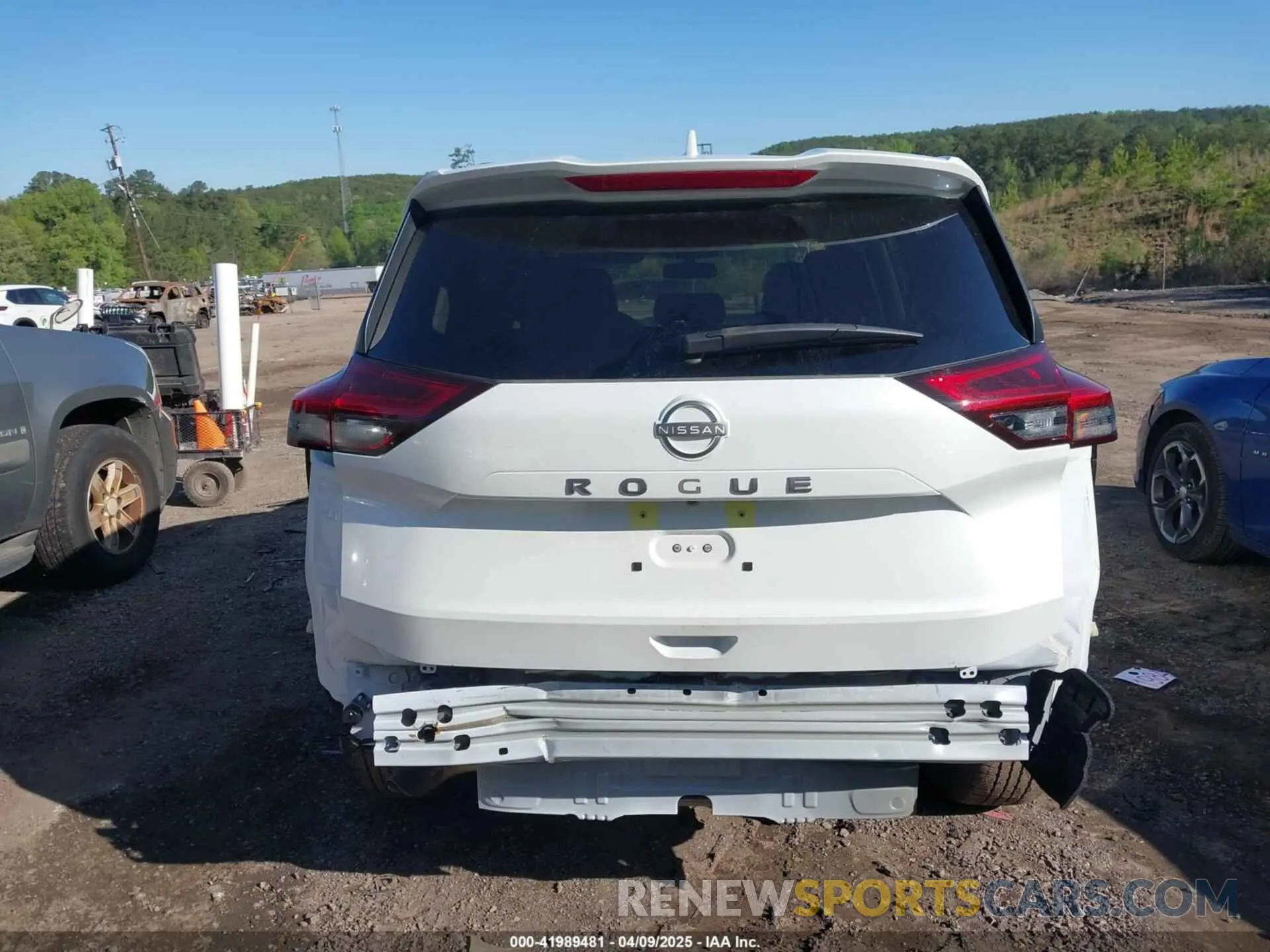 17 Photograph of a damaged car JN8BT3BA7SW007622 NISSAN ROGUE 2025