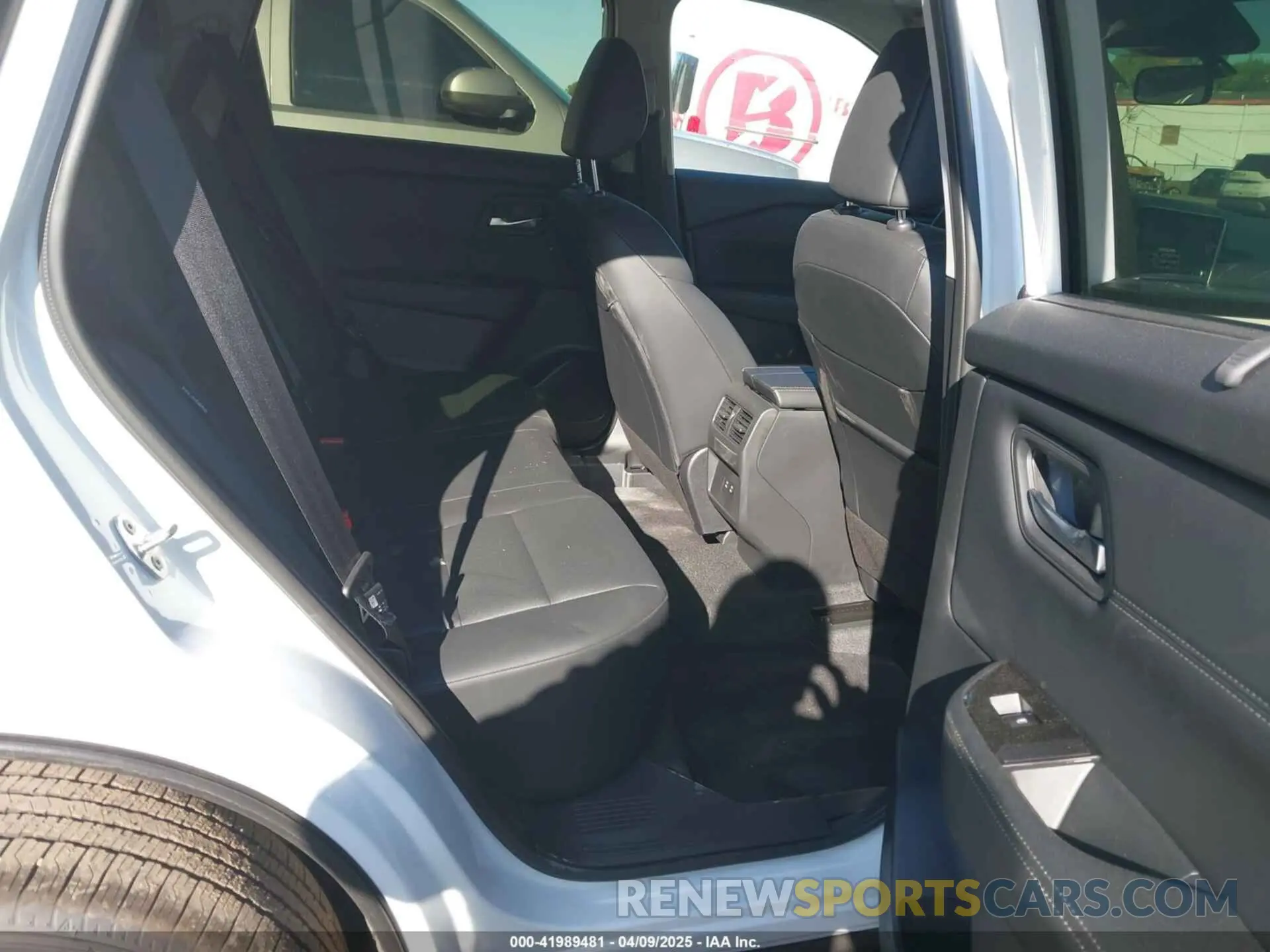 8 Photograph of a damaged car JN8BT3BA7SW007622 NISSAN ROGUE 2025