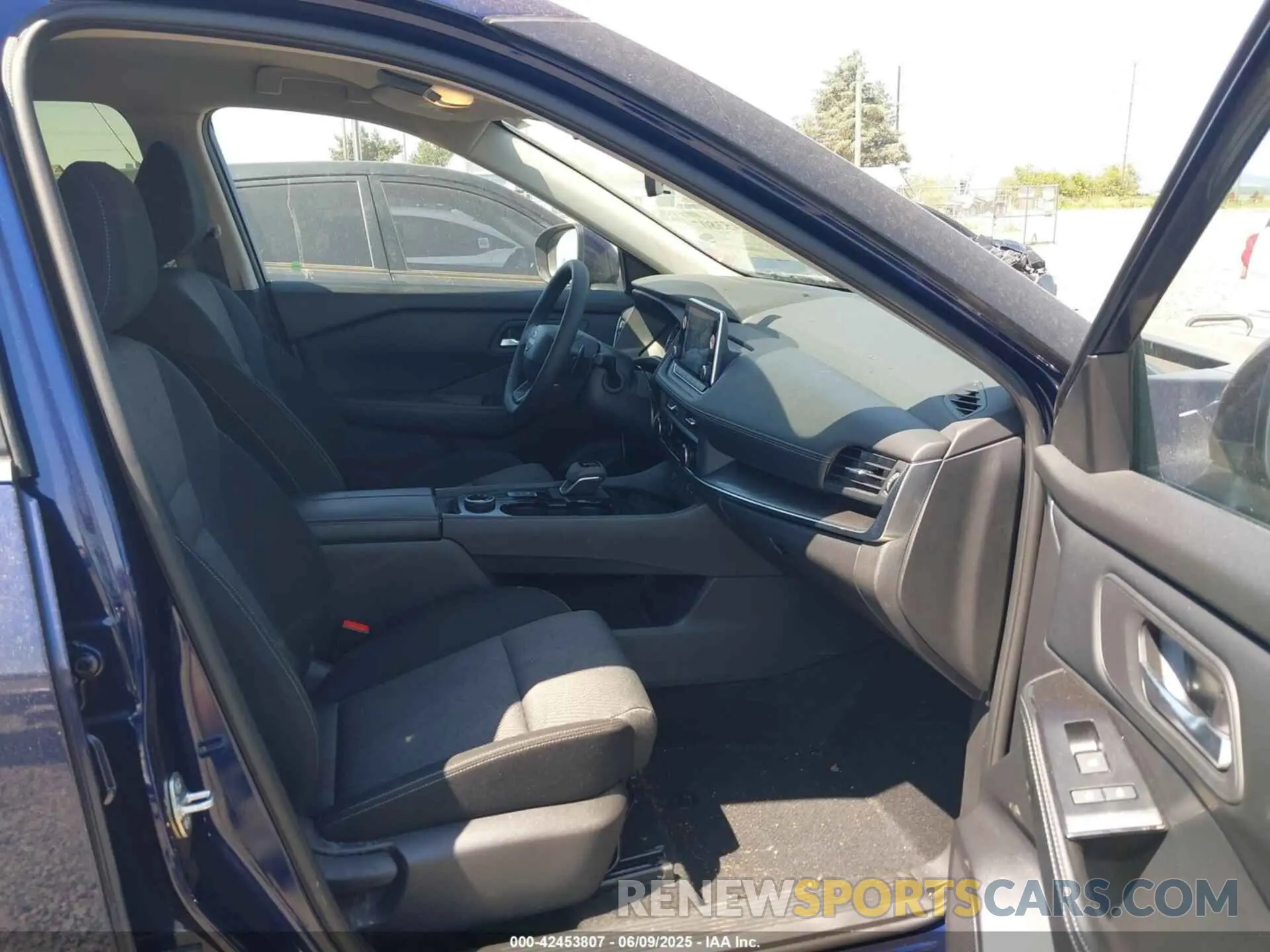 5 Photograph of a damaged car JN8BT3BB8SW156355 NISSAN ROGUE 2025