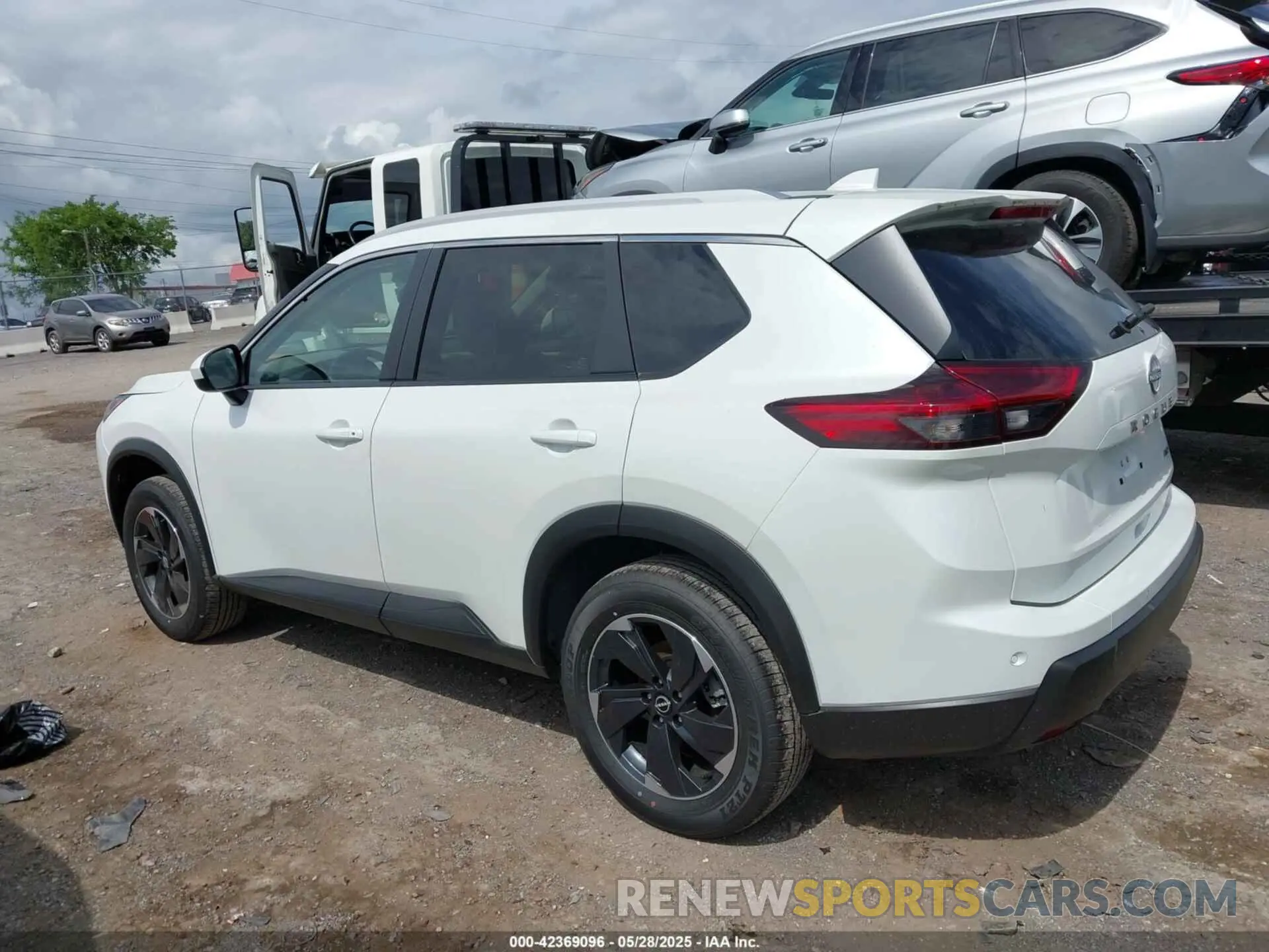 14 Photograph of a damaged car JN8BT3BBXSW153523 NISSAN ROGUE 2025