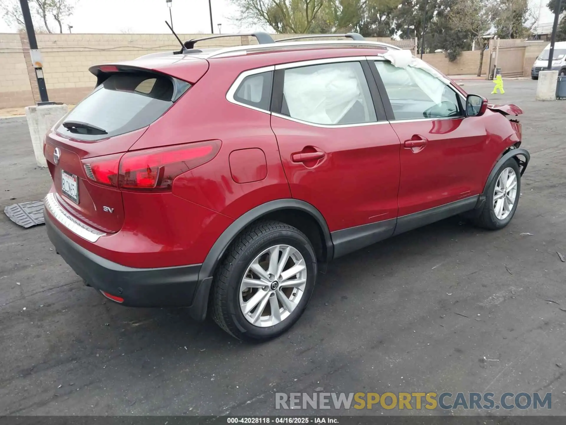 4 Photograph of a damaged car JN1BJ1CP0KW217135 NISSAN ROGUE SPORT 2019