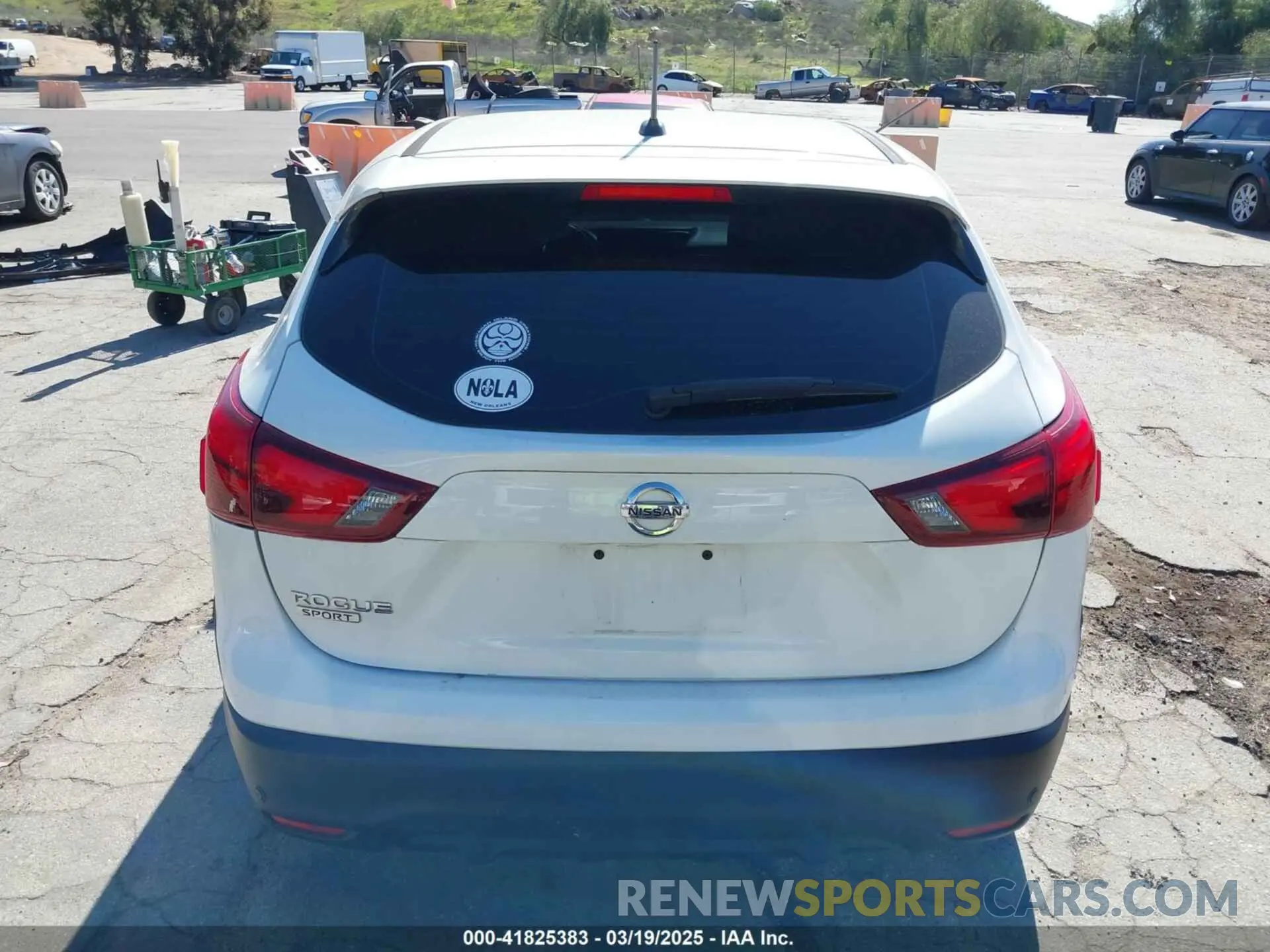 17 Photograph of a damaged car JN1BJ1CP0KW218558 NISSAN ROGUE SPORT 2019