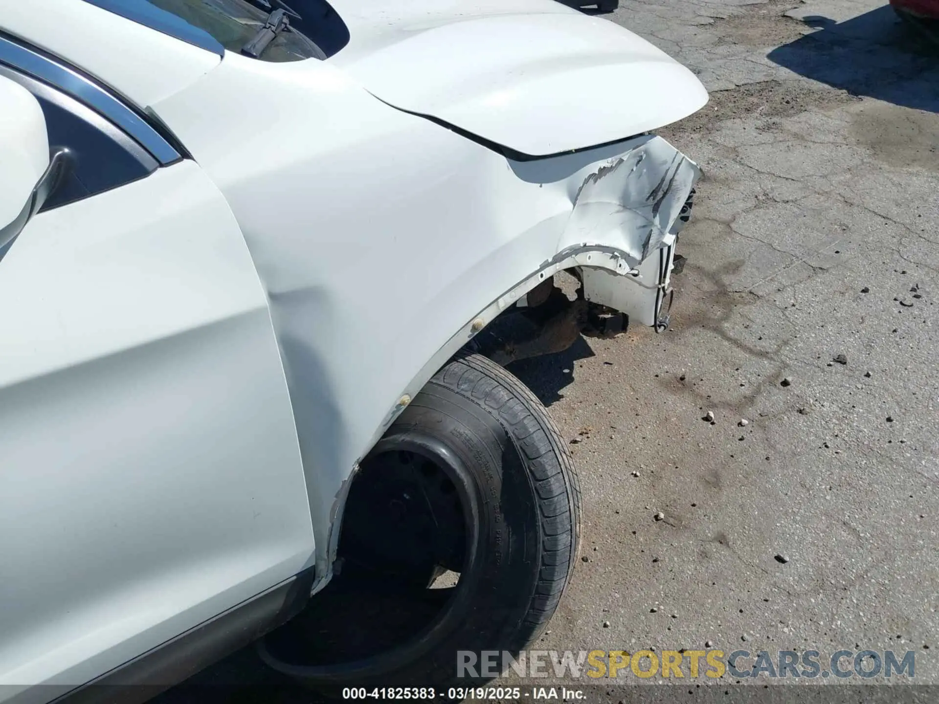 19 Photograph of a damaged car JN1BJ1CP0KW218558 NISSAN ROGUE SPORT 2019