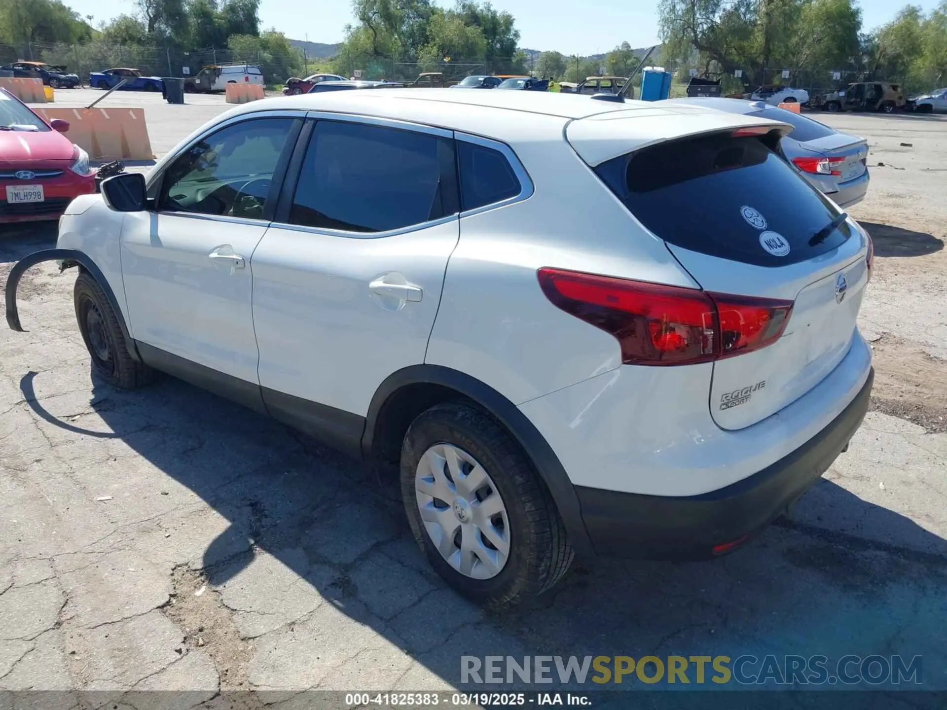 3 Photograph of a damaged car JN1BJ1CP0KW218558 NISSAN ROGUE SPORT 2019