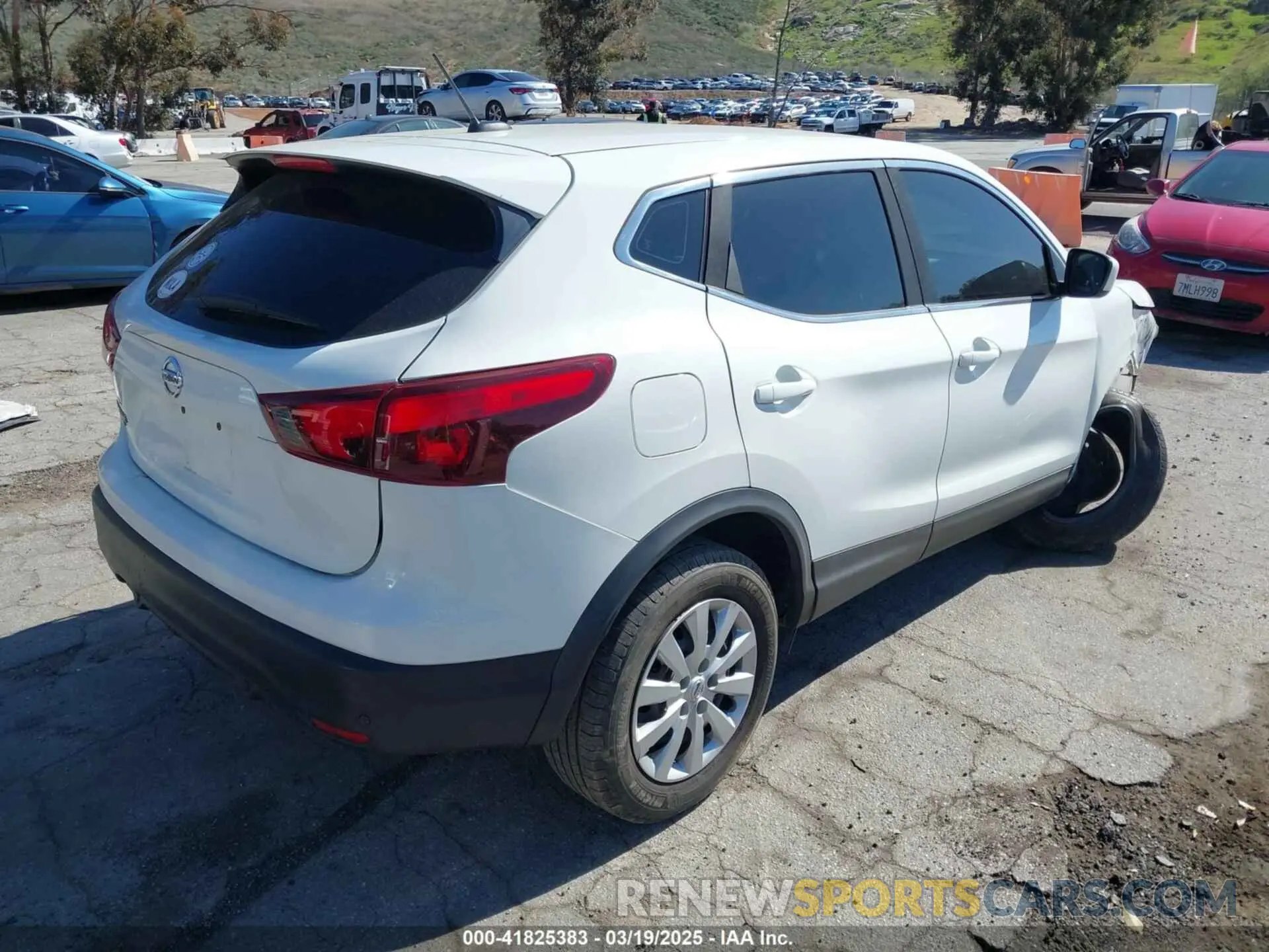4 Photograph of a damaged car JN1BJ1CP0KW218558 NISSAN ROGUE SPORT 2019