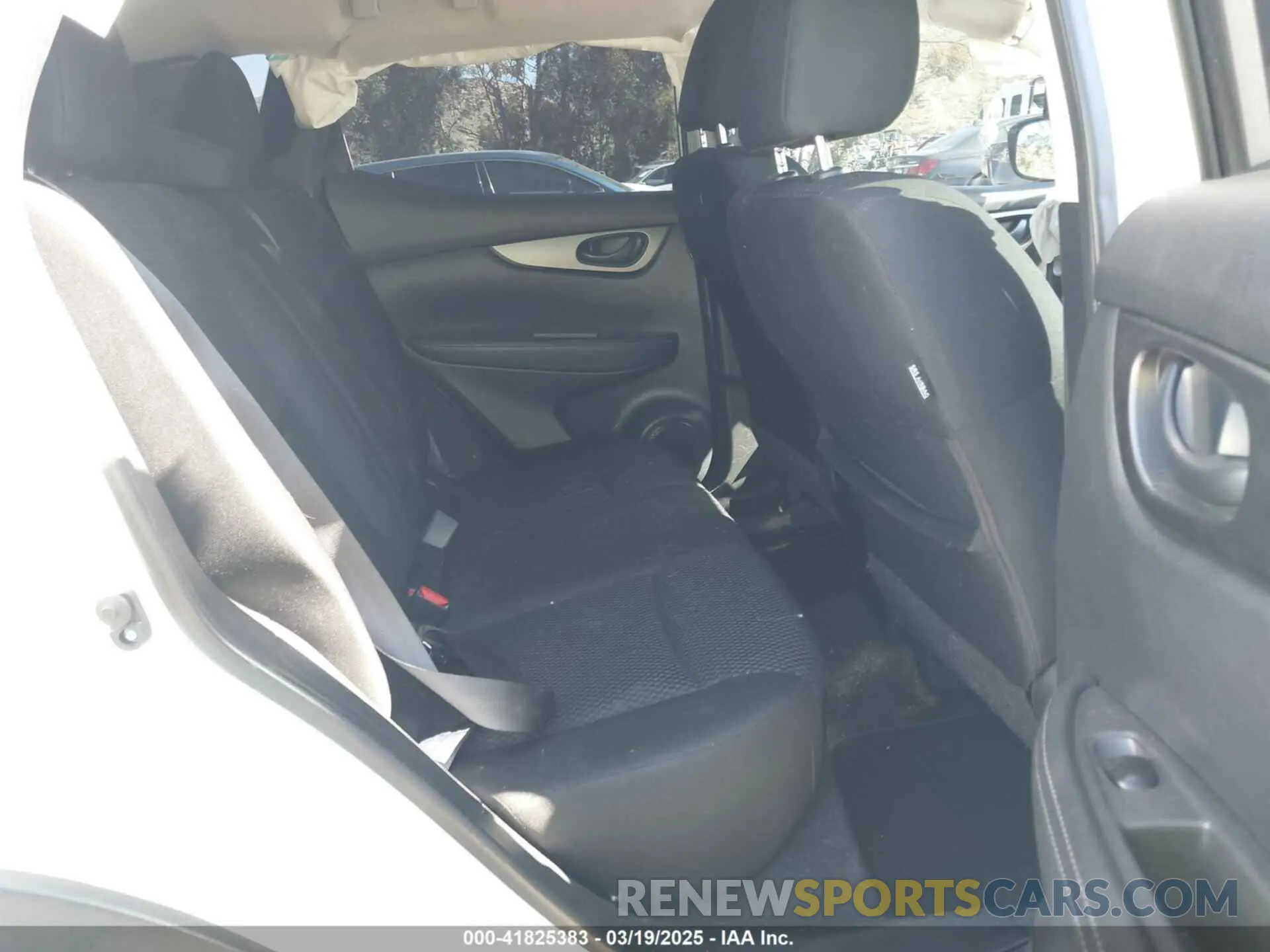 8 Photograph of a damaged car JN1BJ1CP0KW218558 NISSAN ROGUE SPORT 2019