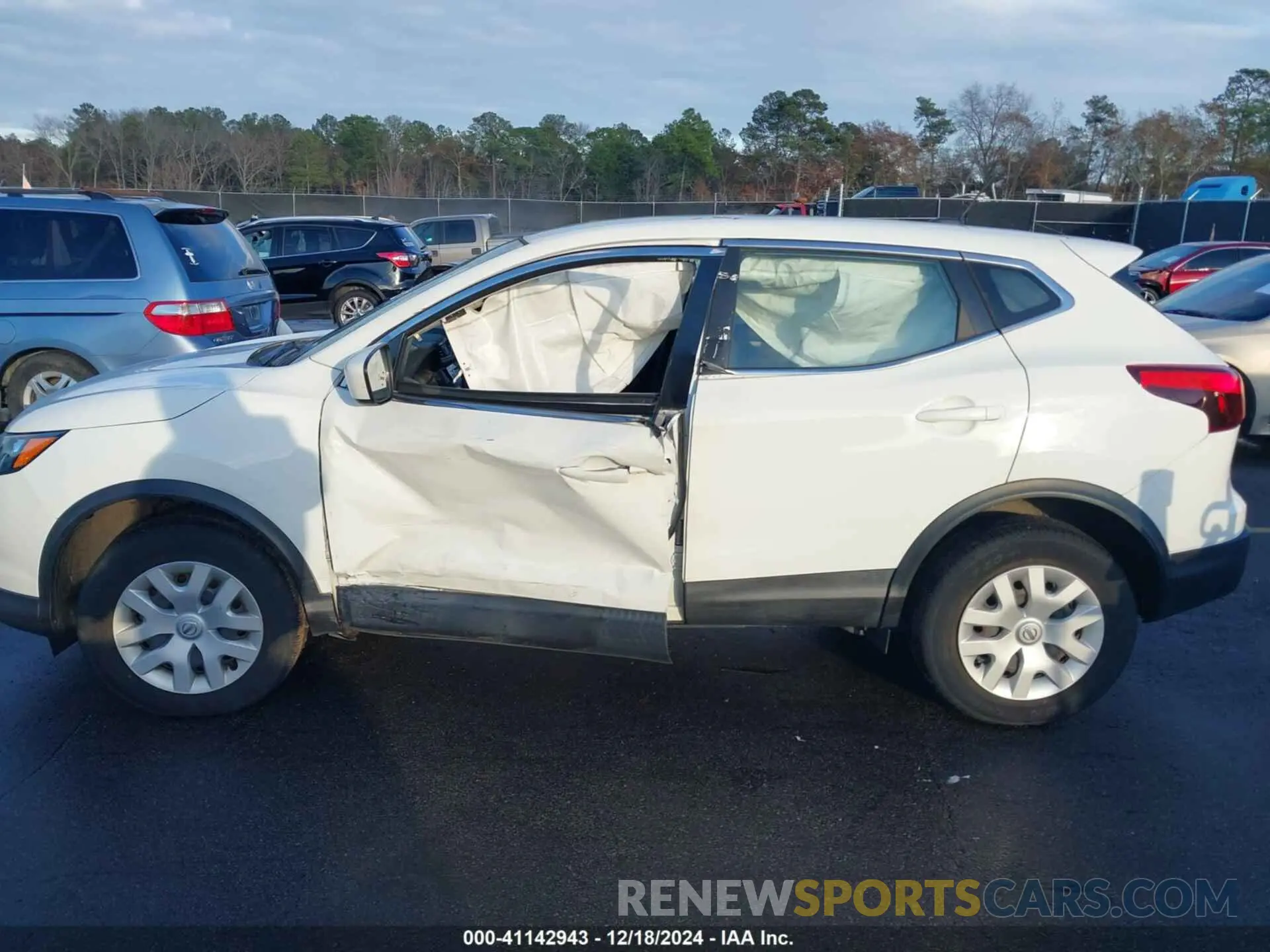 13 Photograph of a damaged car JN1BJ1CP0KW236090 NISSAN ROGUE SPORT 2019