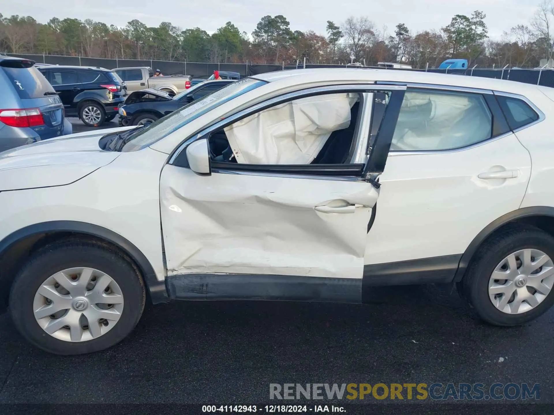 6 Photograph of a damaged car JN1BJ1CP0KW236090 NISSAN ROGUE SPORT 2019