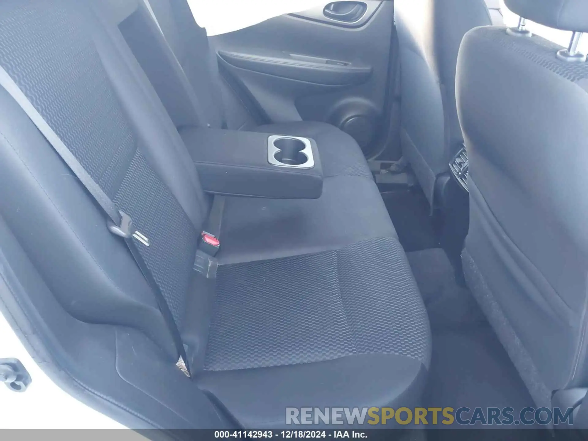 8 Photograph of a damaged car JN1BJ1CP0KW236090 NISSAN ROGUE SPORT 2019