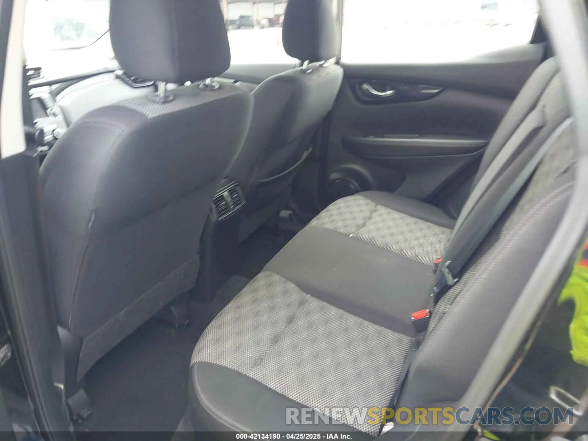 8 Photograph of a damaged car JN1BJ1CP0KW526605 NISSAN ROGUE SPORT 2019