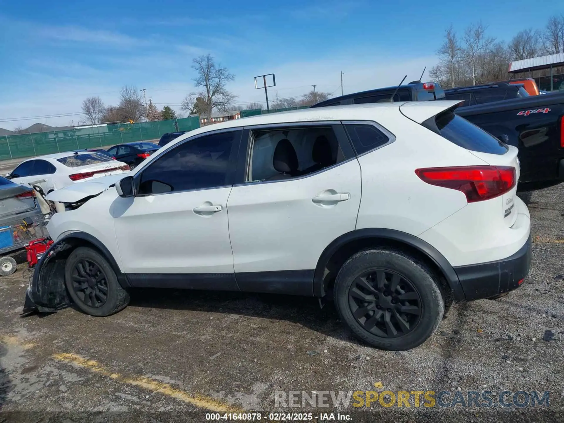 14 Photograph of a damaged car JN1BJ1CP1KW221548 NISSAN ROGUE SPORT 2019